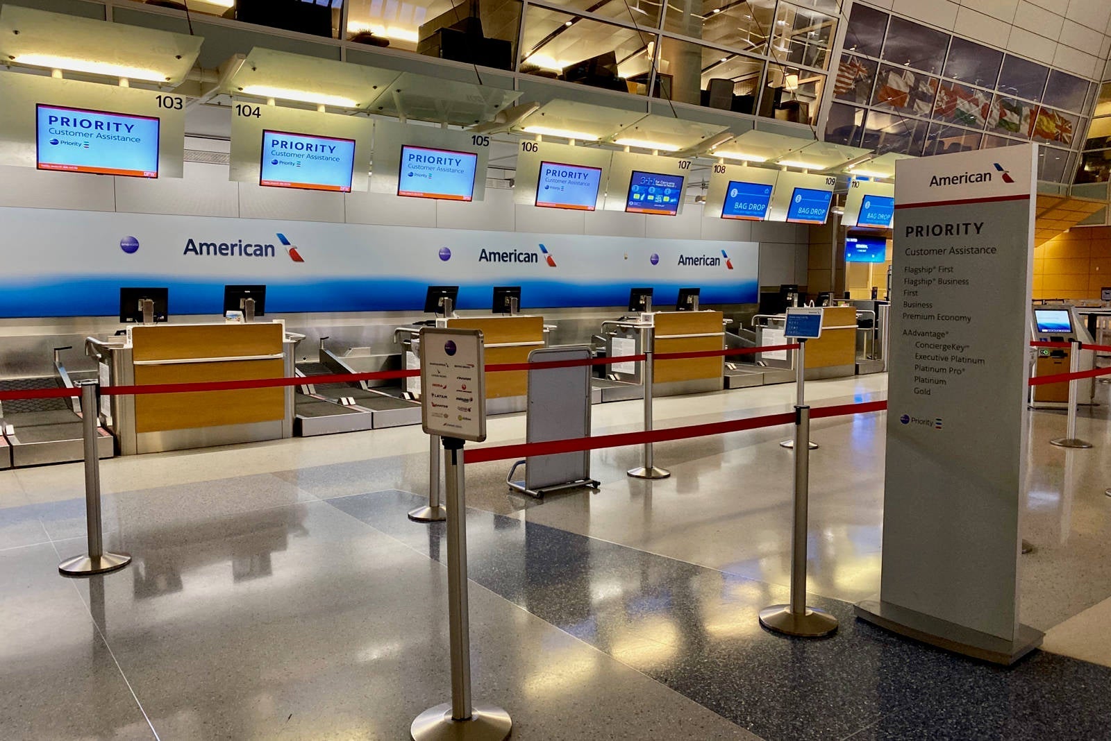 AA_American_Airlines_DFW_HKG_Flagship_First_Dining_Lounge_Boeing_777_Zach_Griff_ZGriff-2-e1590002337241