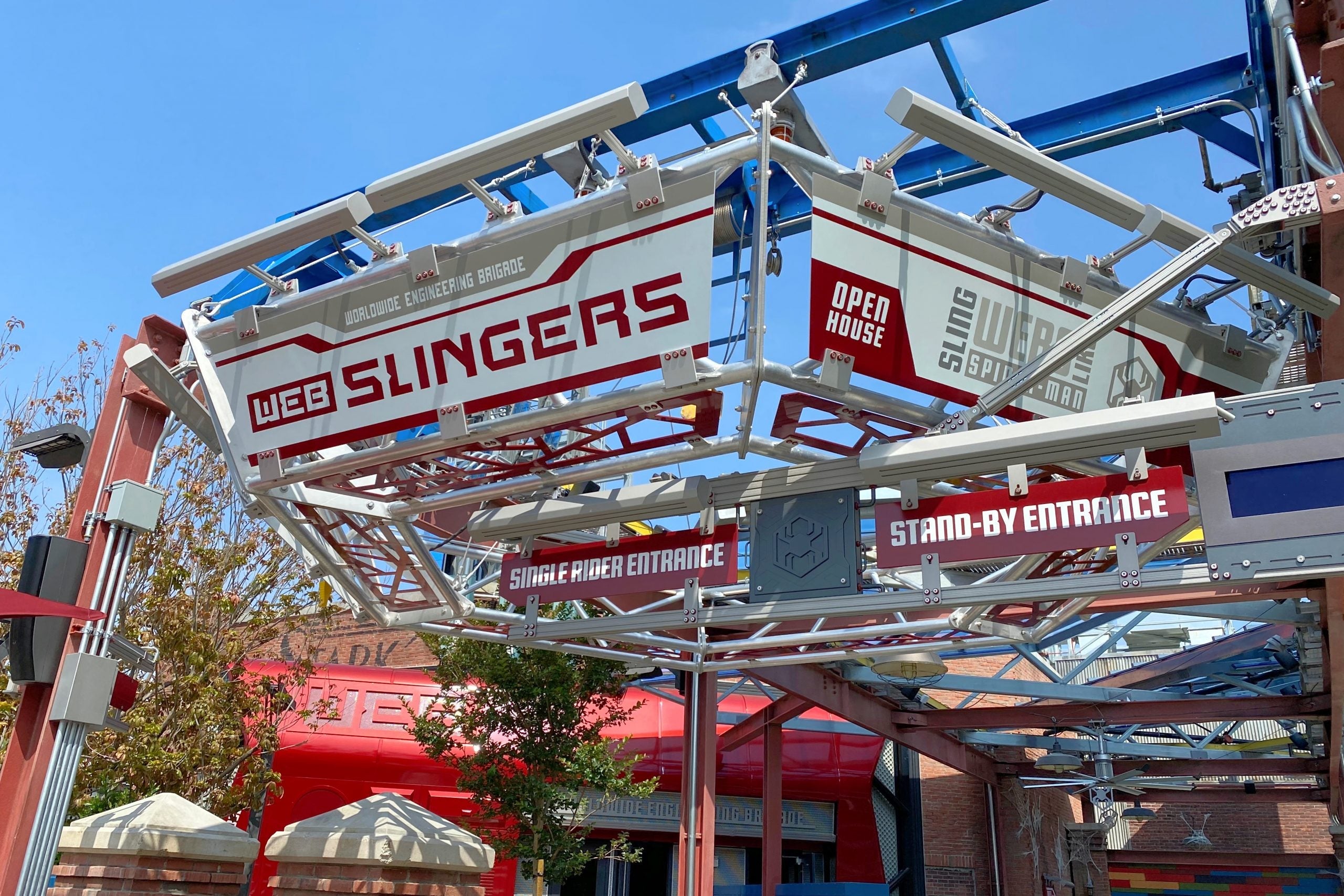 Avengers Campus - WEB SLINGERS