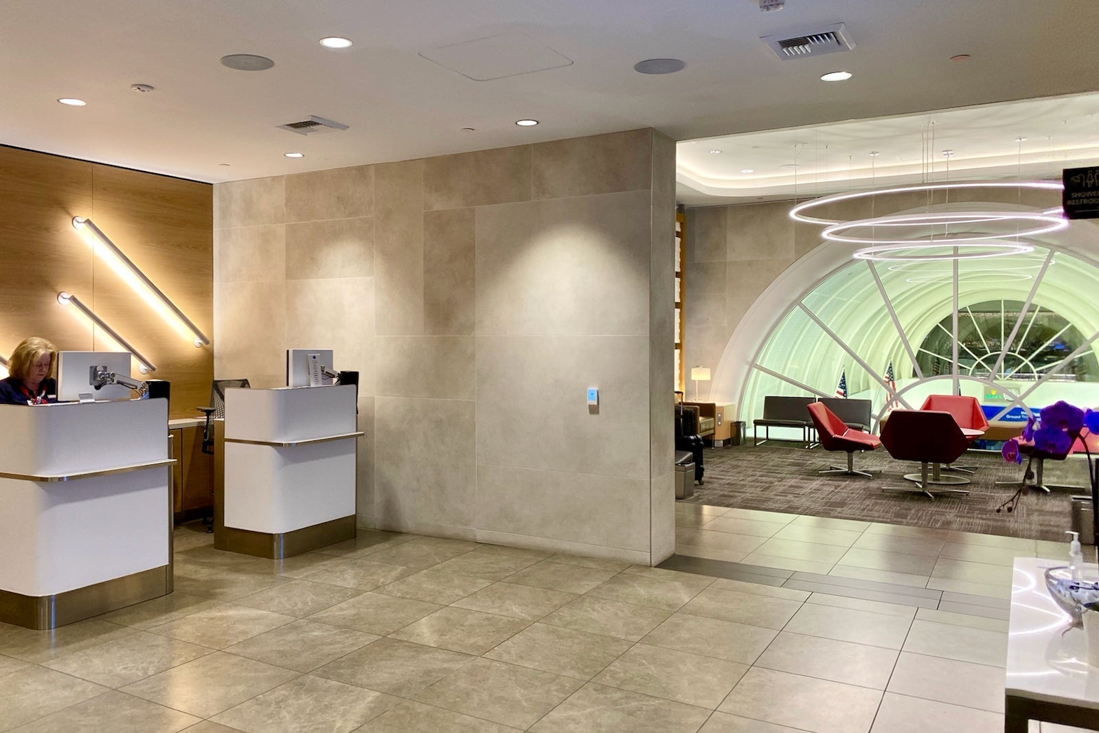 Flagship Lounge LAX Zach Griff - 1