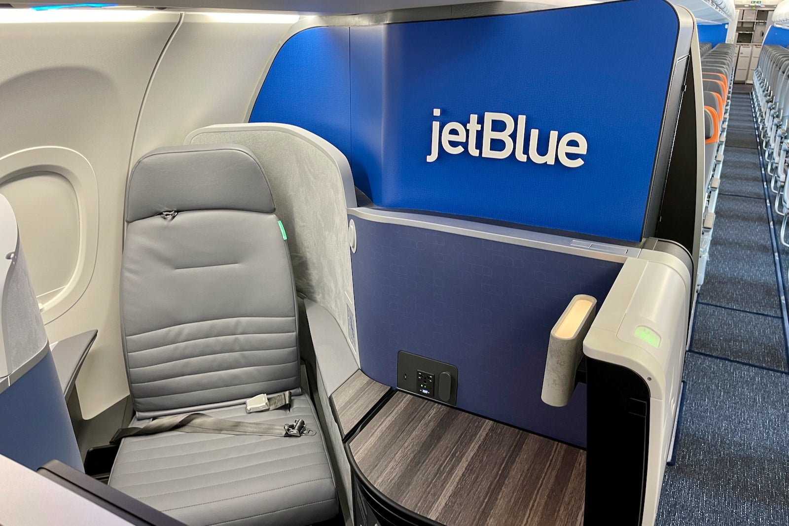 JetBlue Airbus A321LR Mint Core