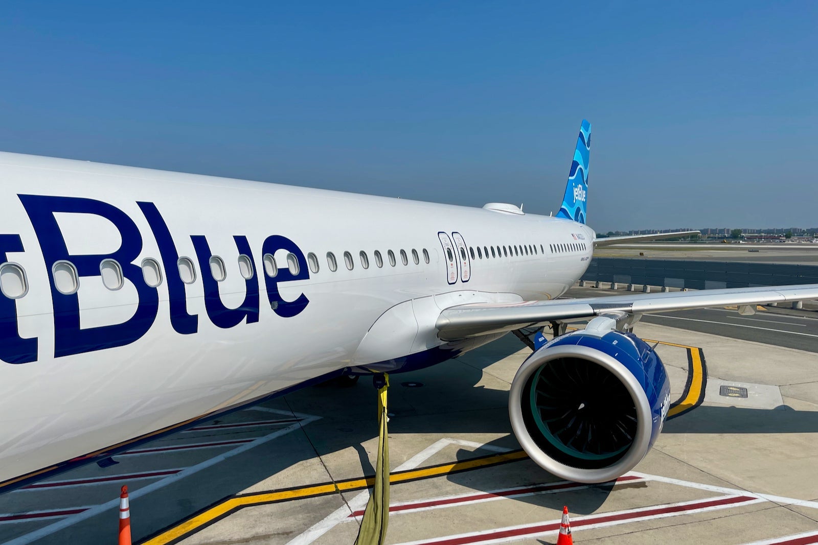 JetBlue Airbus A321LR Mint Core