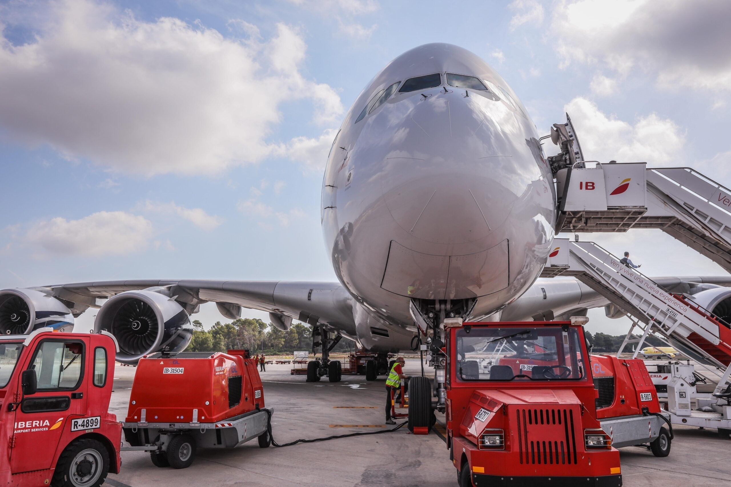 Nicky-Kelvin-Thomas-Cook-Malaysia-Airlines-A380-PMI-MAN-Repatriation-Flight-24-of-44-scaled