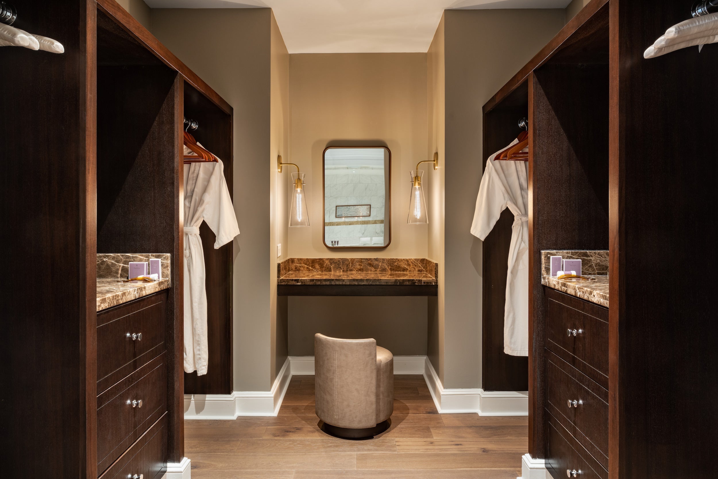 RC_MCORZ_Royal_Suite_Master_Closet