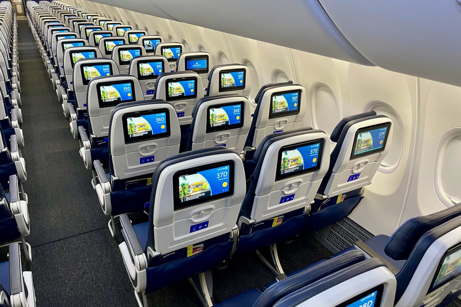 United Boeing 737 MAX 8 New Interior