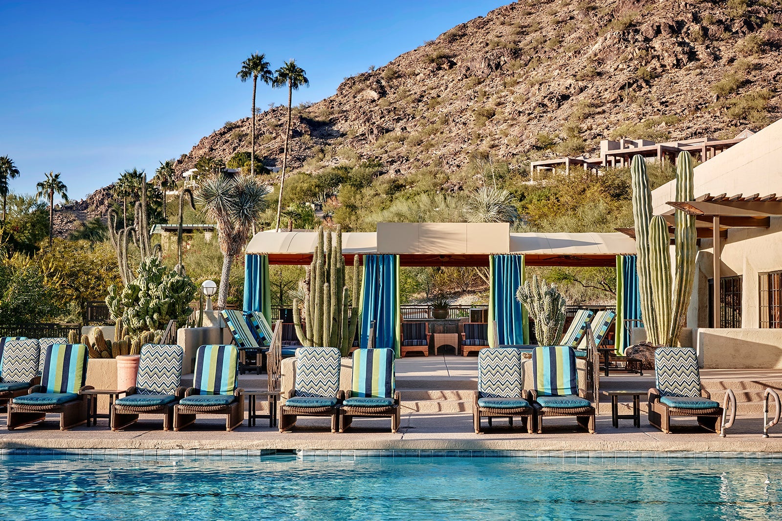 jw-marriott-scottsdale-camelback-spa-pool-cabana
