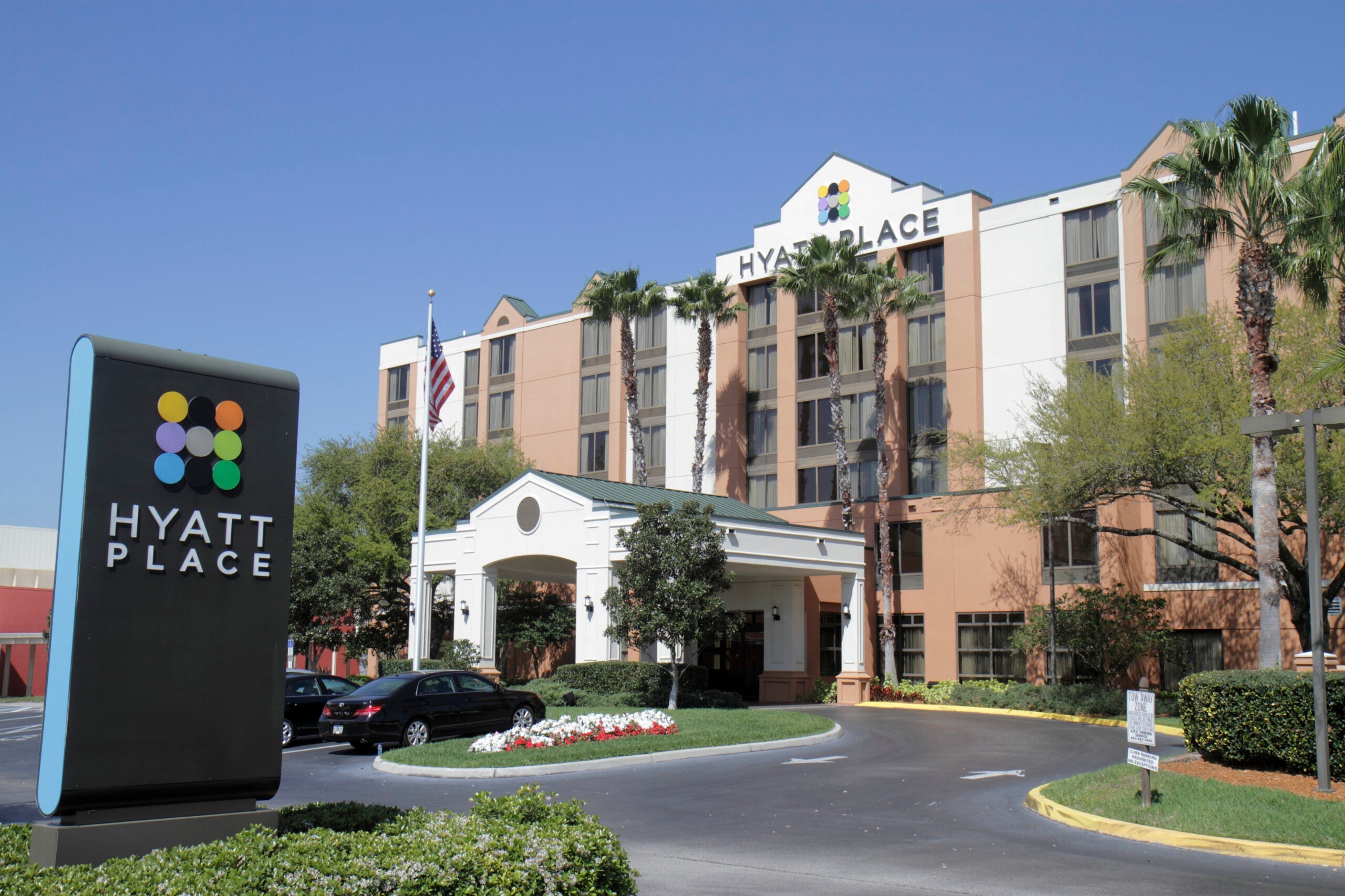 The exterior of Hyatt Place Lakeland Center.
