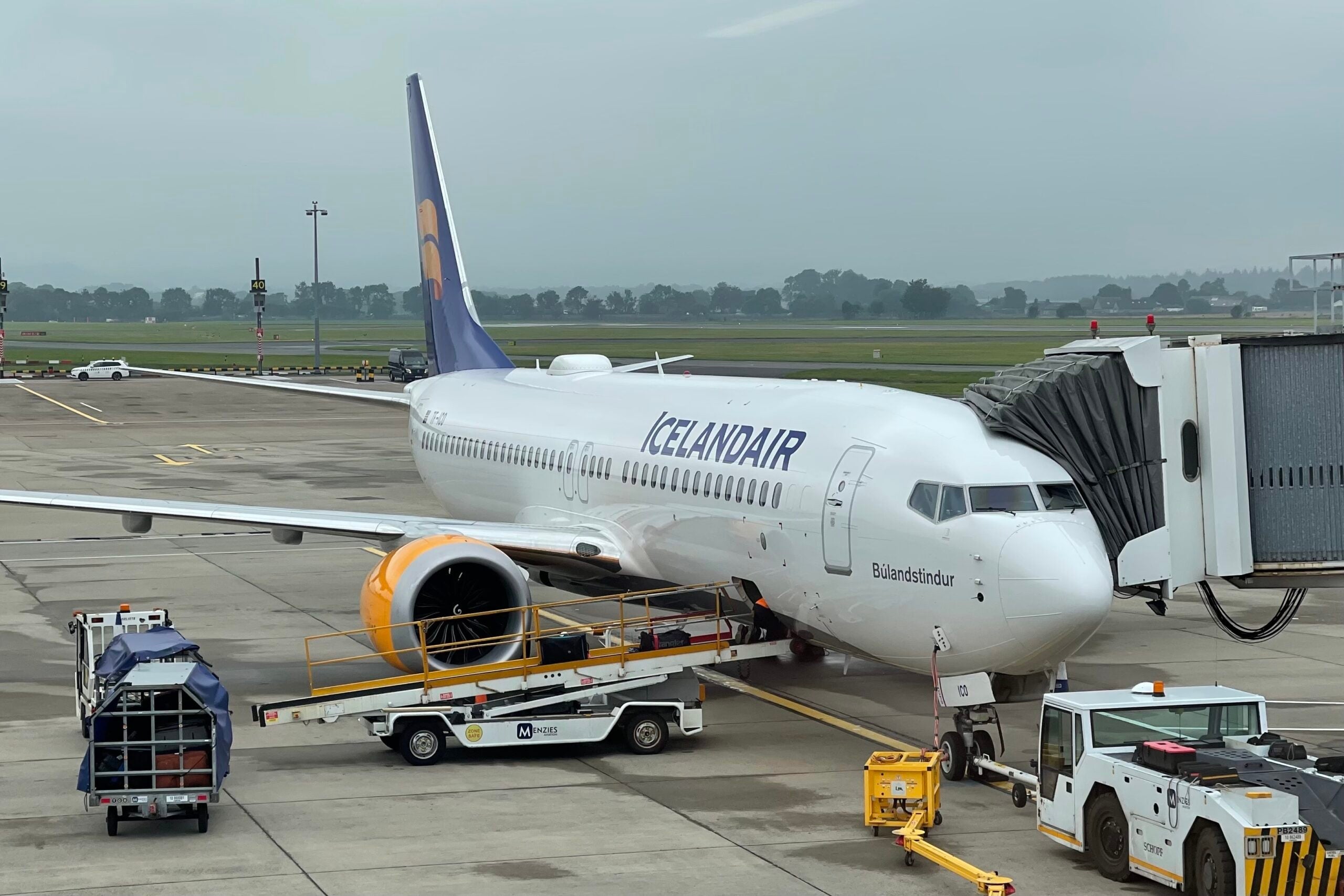 Icelandair 737 MAX vs 767 ZH