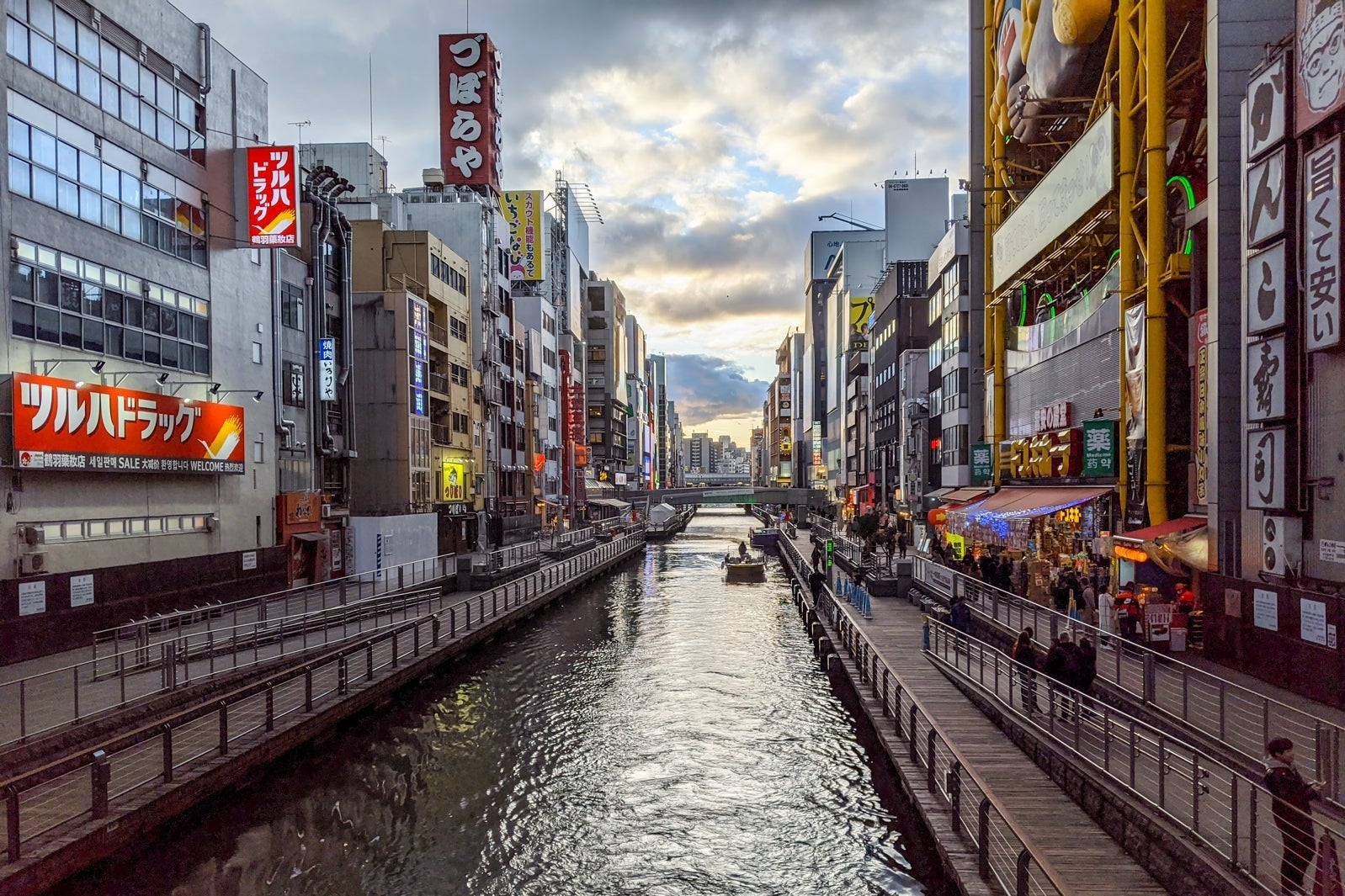20200207_Japan-Story_osaka-river_KGenter-cropped