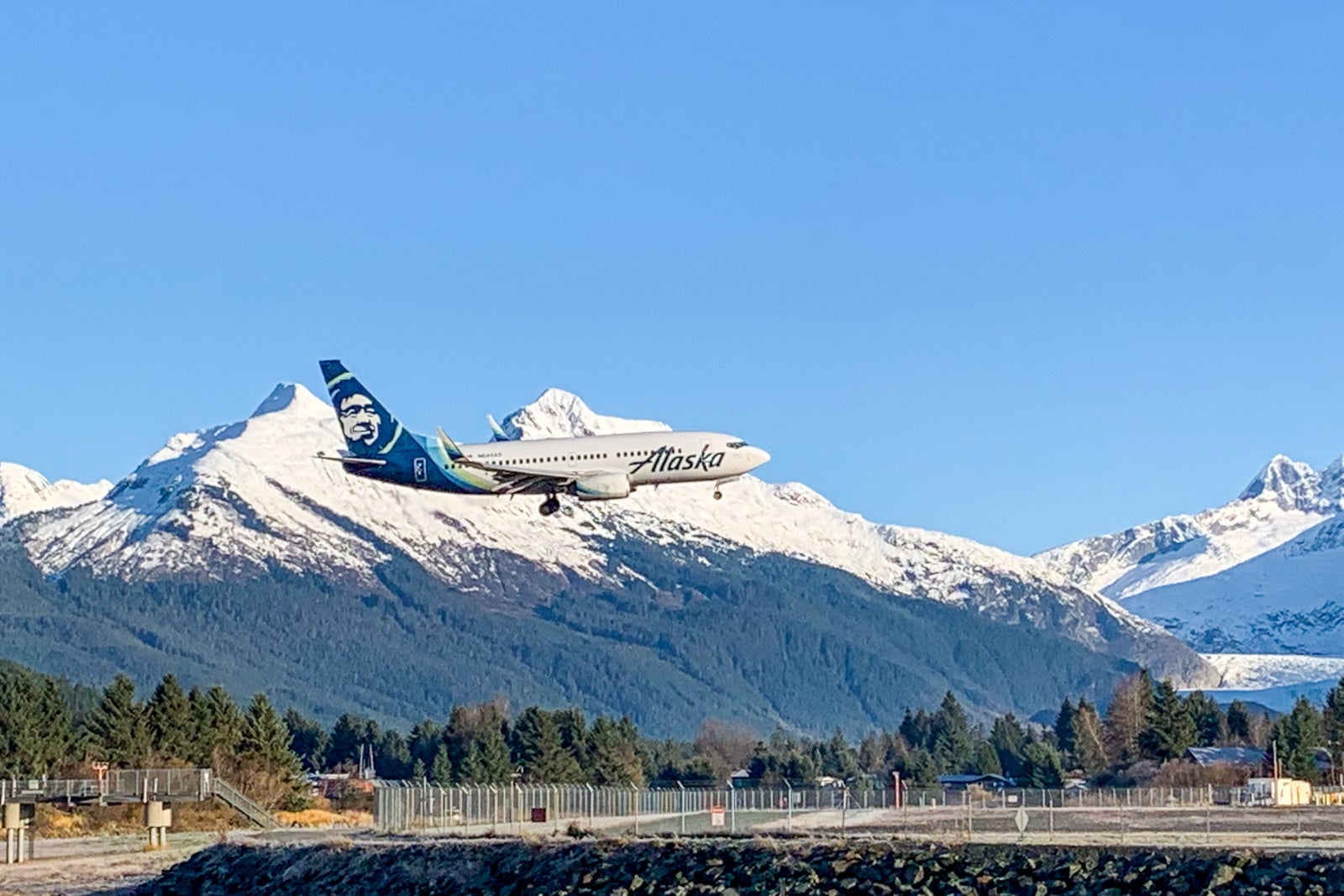 Alaska Airlines Milk Run Boeing 737