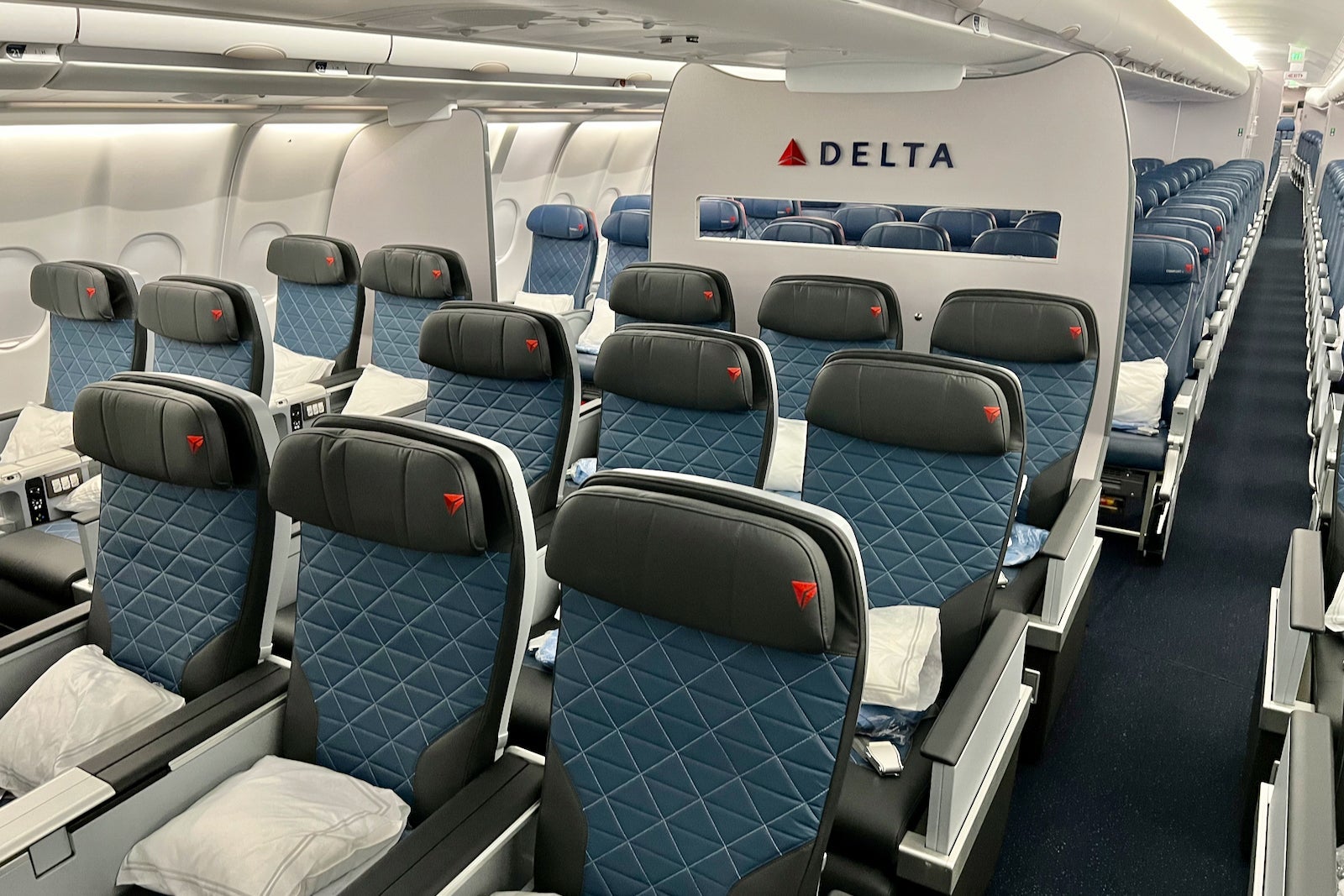 Delta Retrofitted Airbus A330-300 Delta One Premium Select Comfo