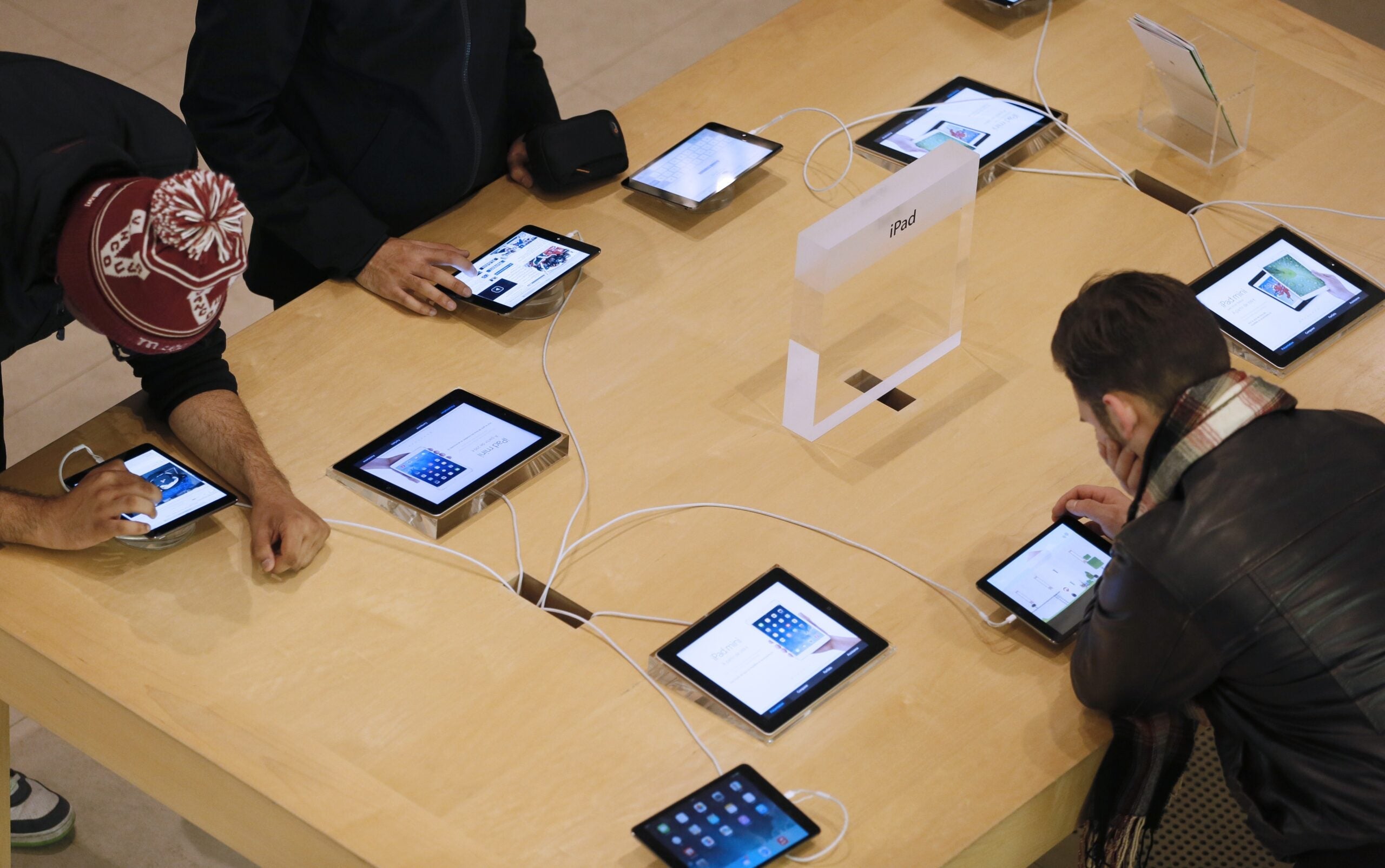 FRANCE-US-TECHNOLOGY-BUSINESS-RETAIL