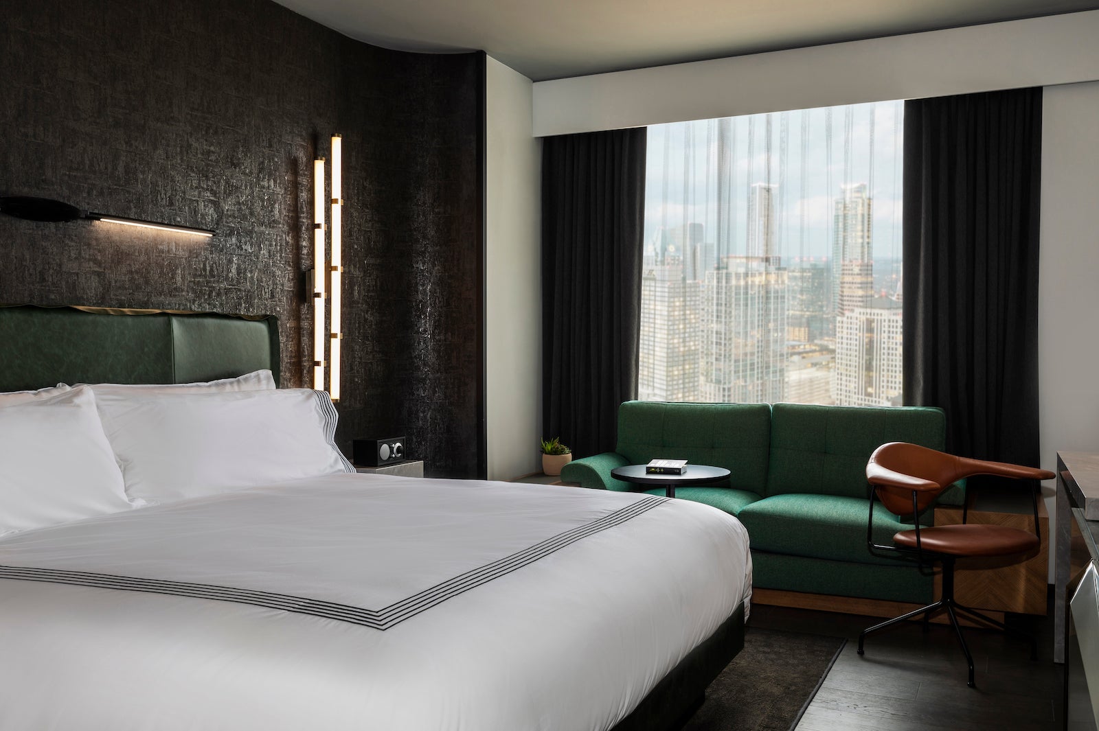 Thompson_Austin_ModelRoom_King (7)