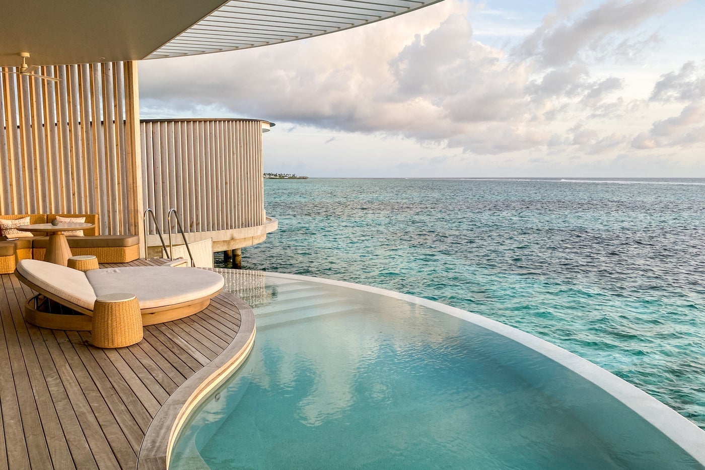 ritz-carlton-fari-island-plunge