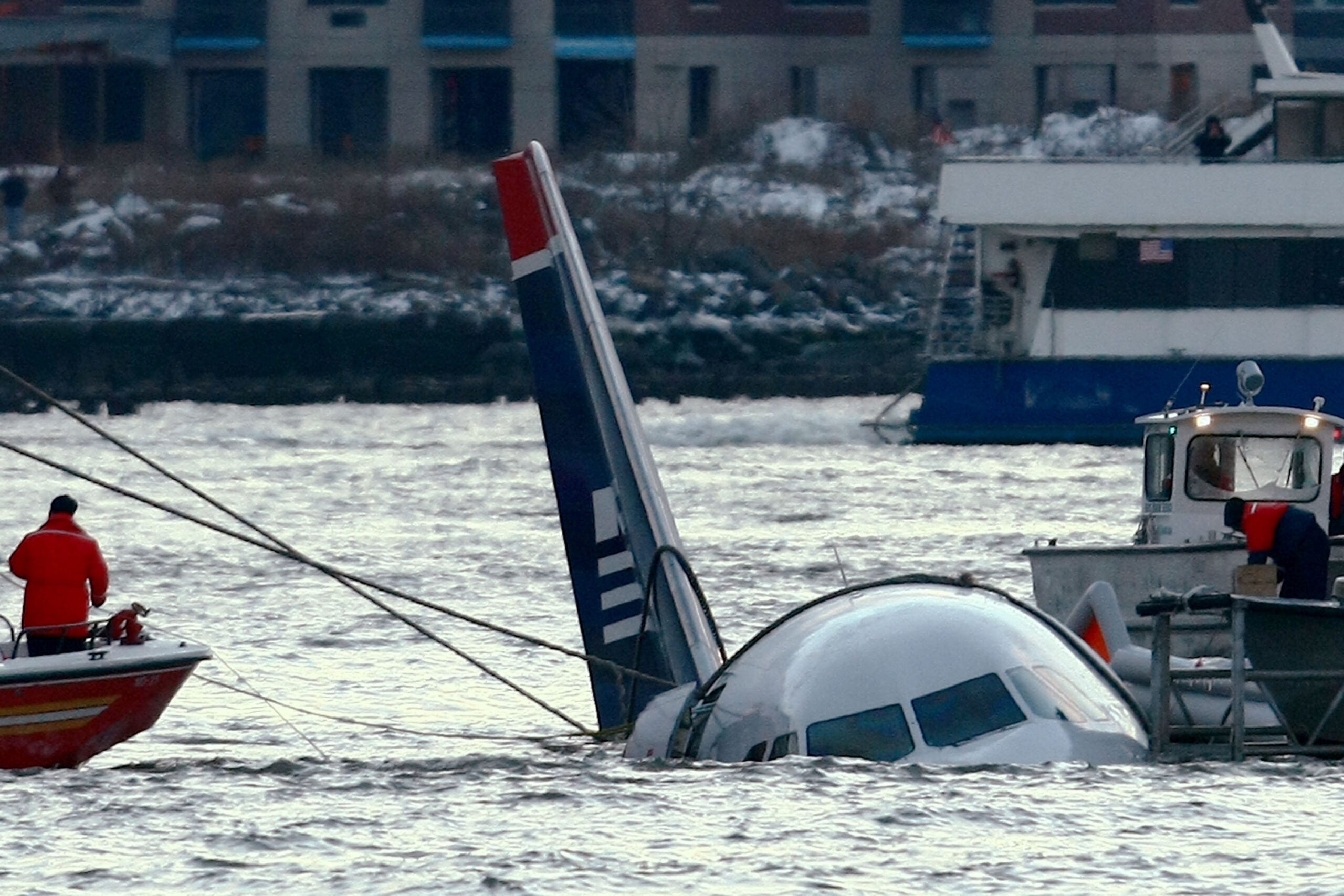 US Airways Passenger Jet Crashes Into Hudson River By NYC