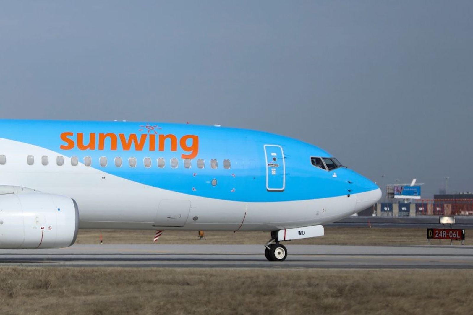 Sunwing Boeing 737-8K5