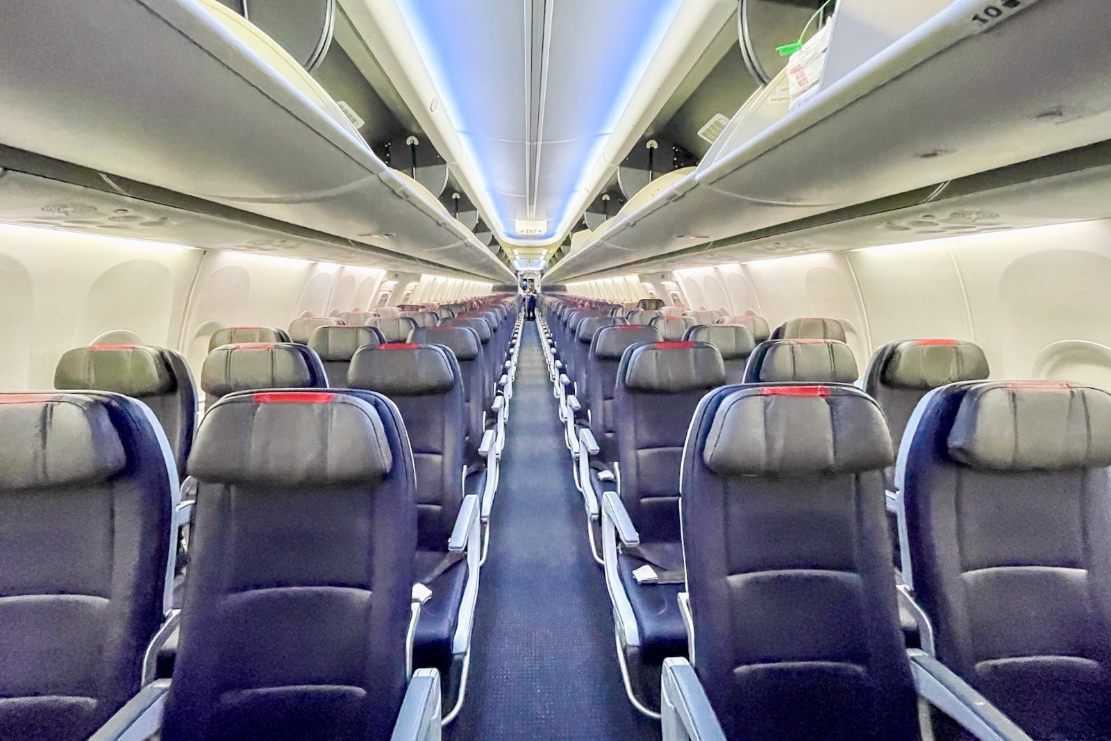 American Airlines 737-800 Main Cabin economy