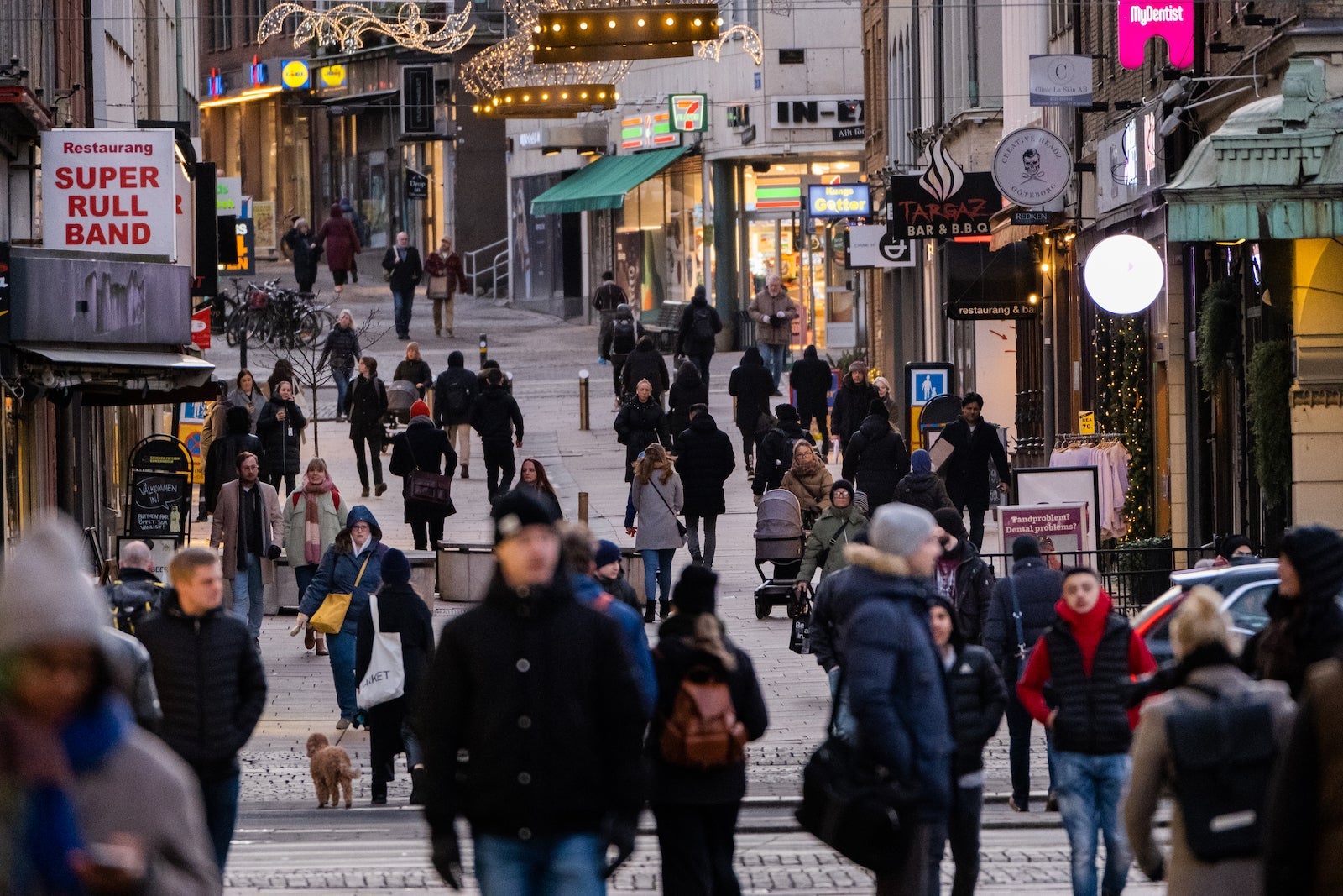Sweden Lifts Covid Restrictions With Pandemic in 'New Phase'