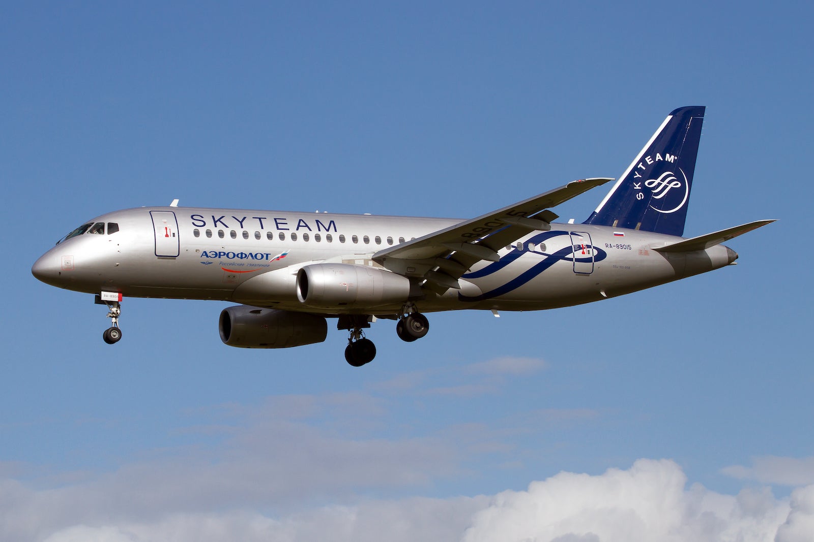 Sukhoi Superjet 100 Aeroflot in Skyteam livery approaching