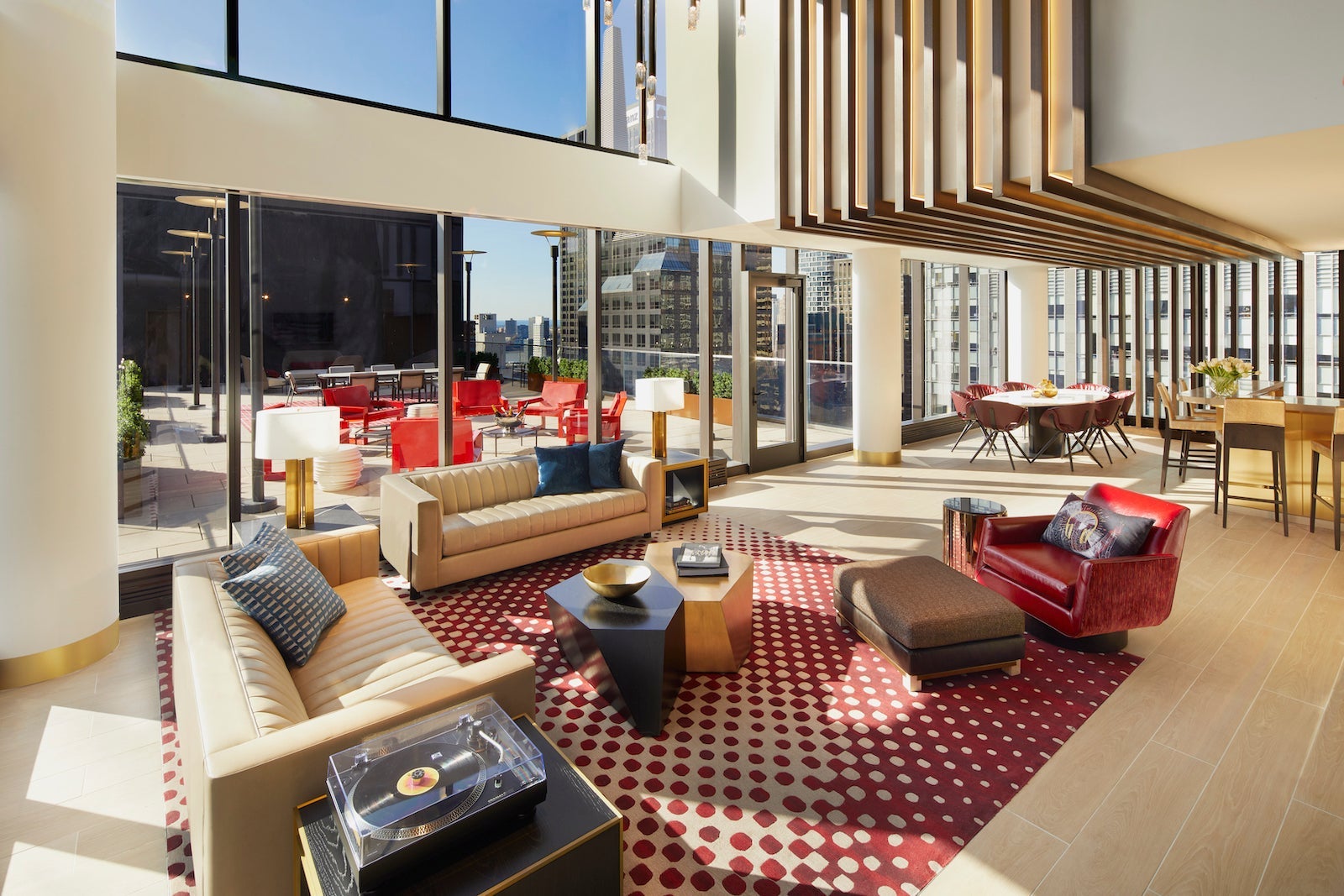 HRHNY_RockstarSuiteLivingRoom