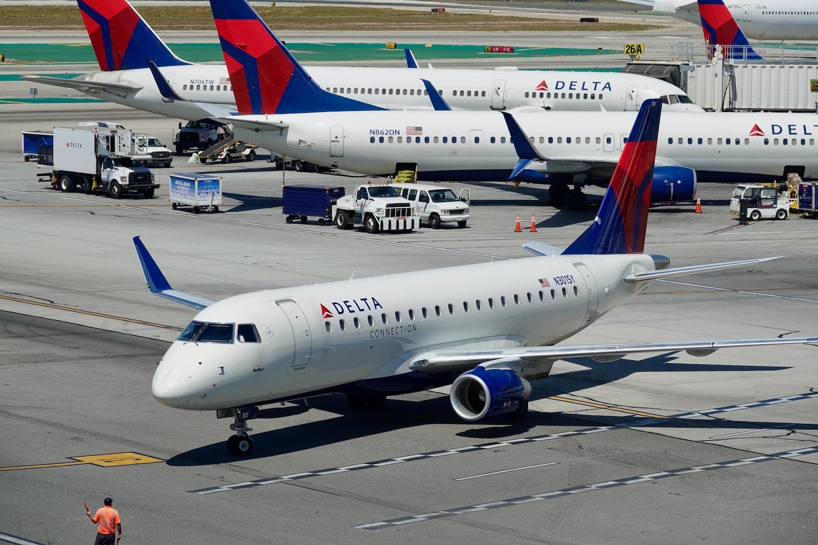 Delta Planes LAX