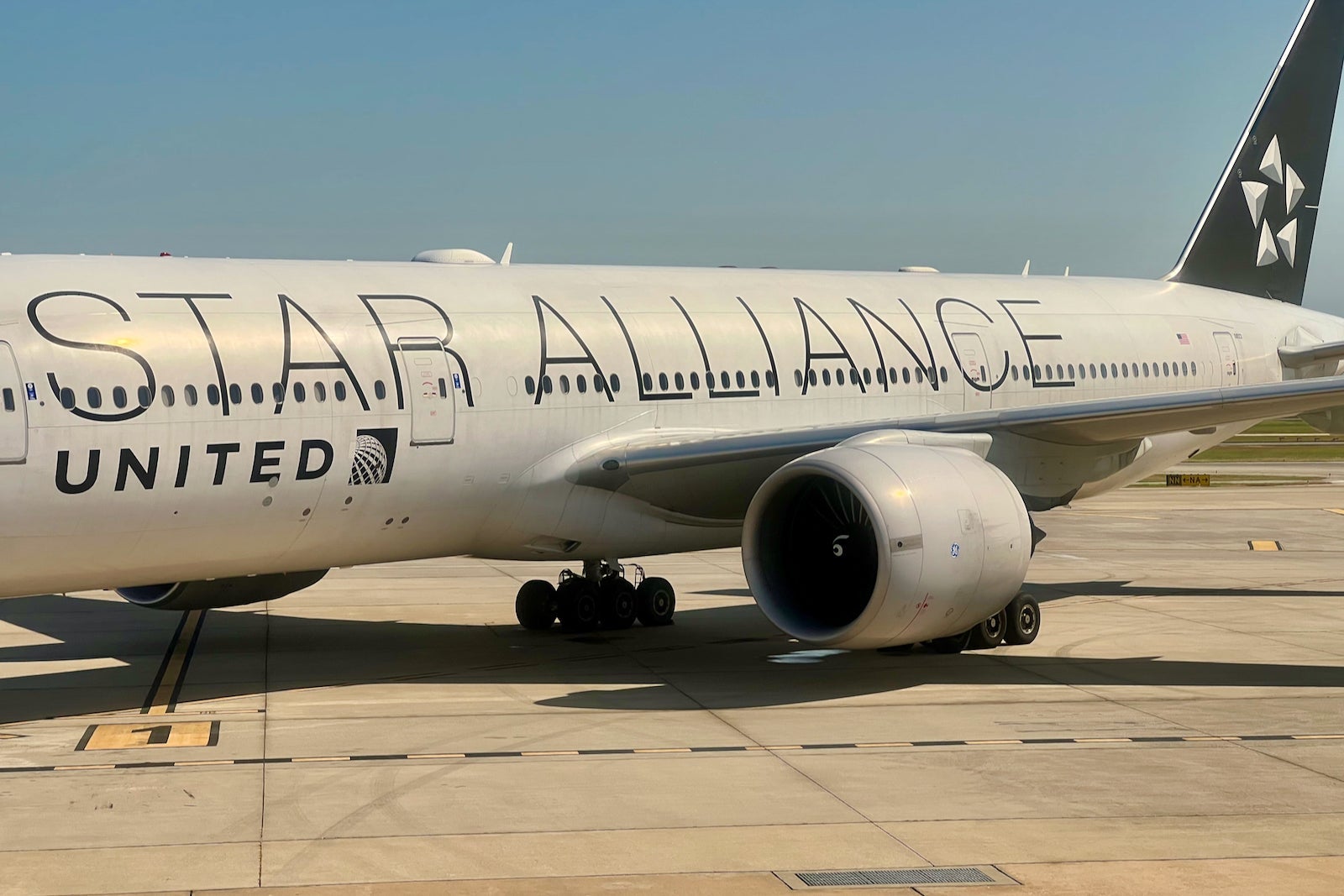 Star Alliance Boeing 777-200 United