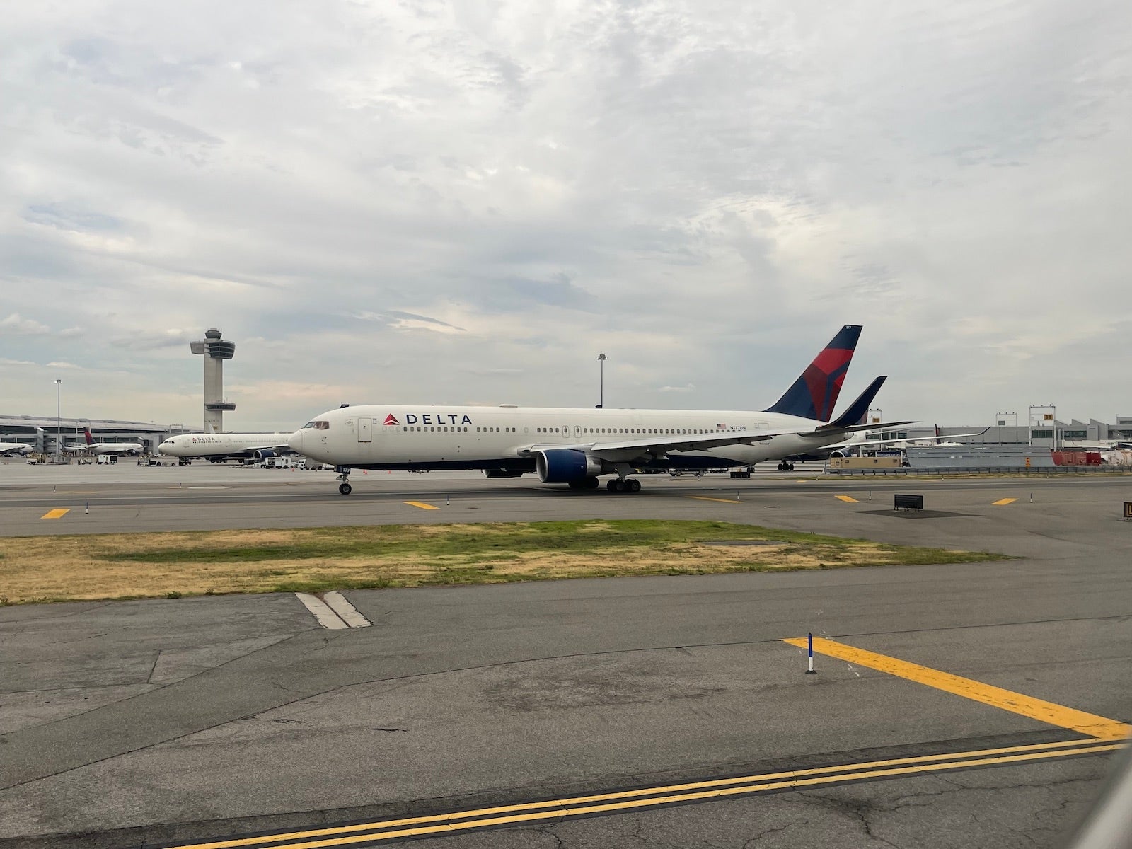 delta plane at jfk