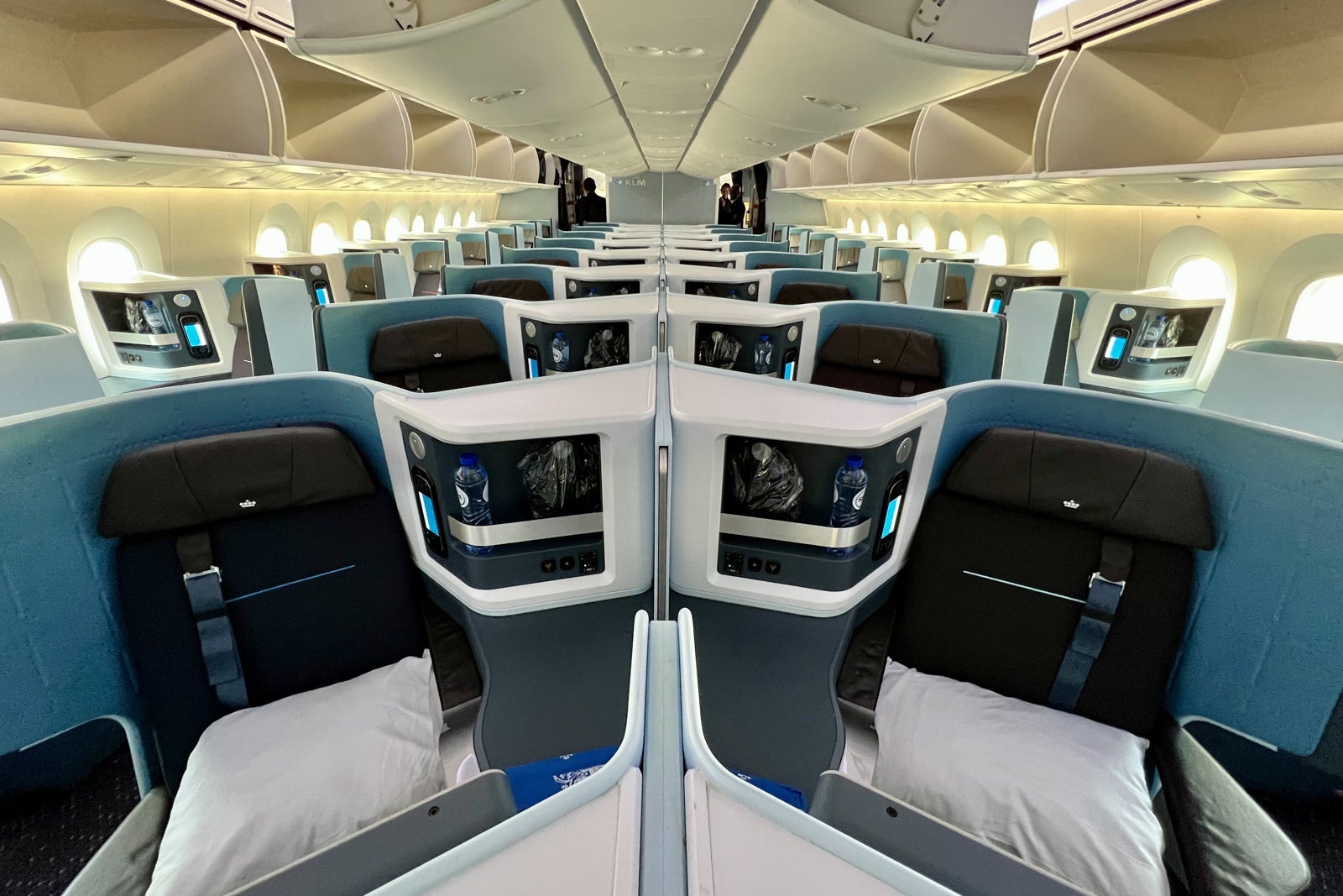 KLM Boeing 787-10 Premium Comfort Economy