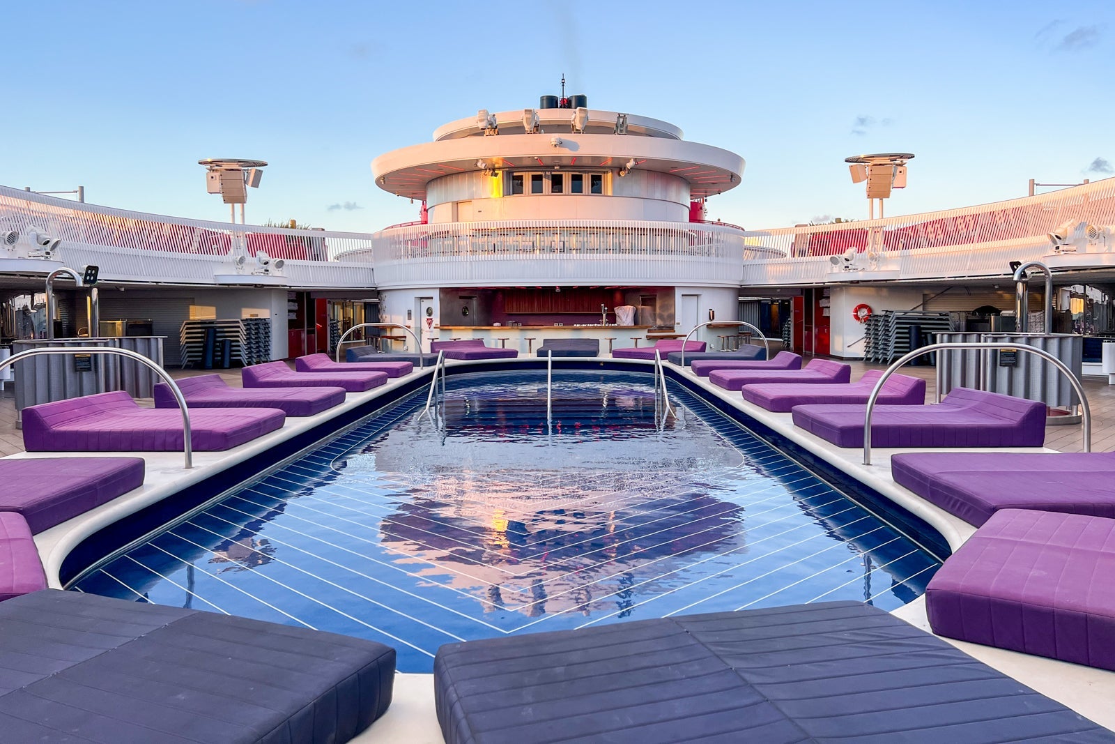 SUMMER HULL/THE POINTS GUY