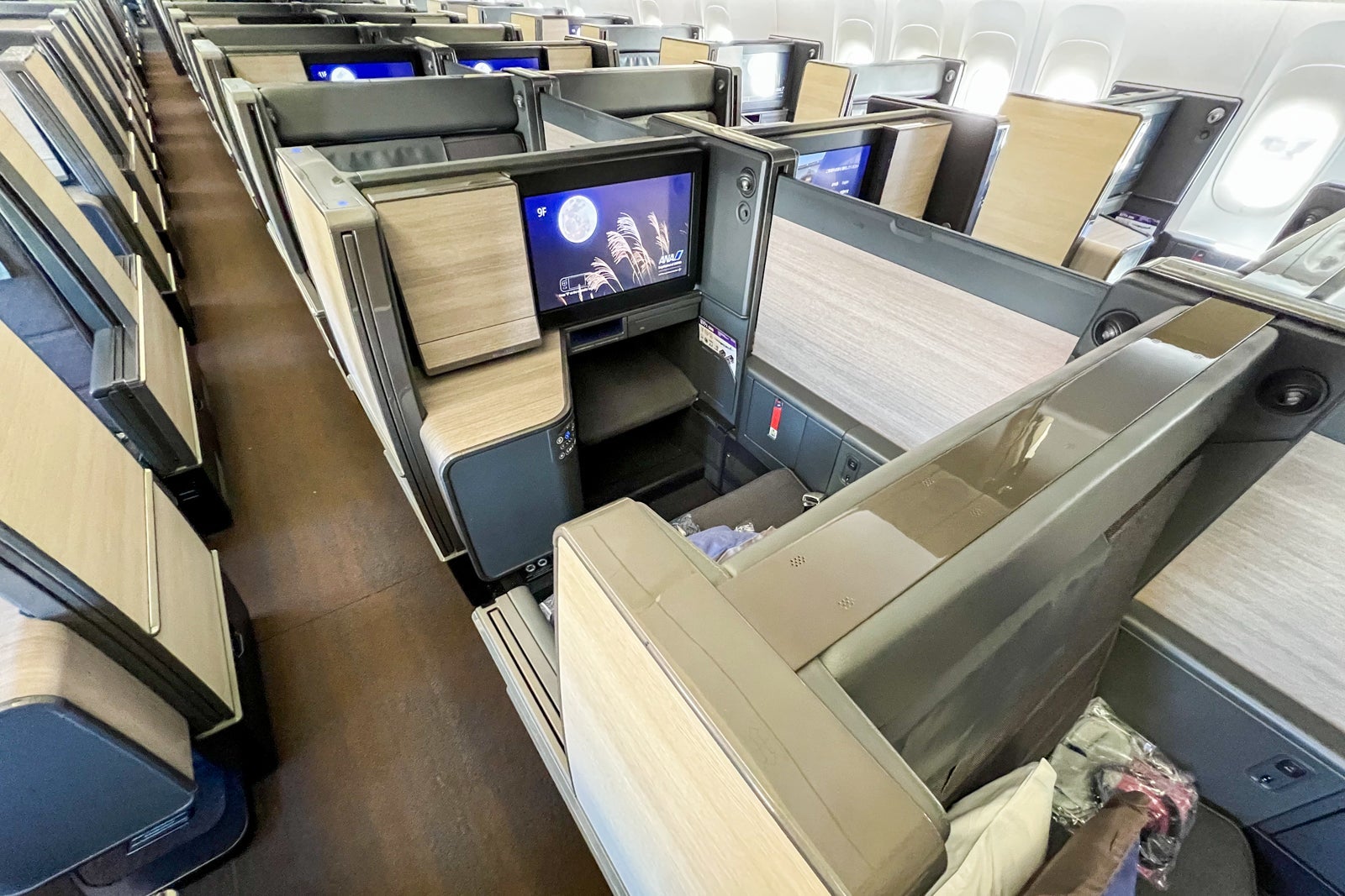 ERIC ROSEN/THE POINTS GUYANA 777, Star Alliance LAX lounge, and ANA Lounge NRT