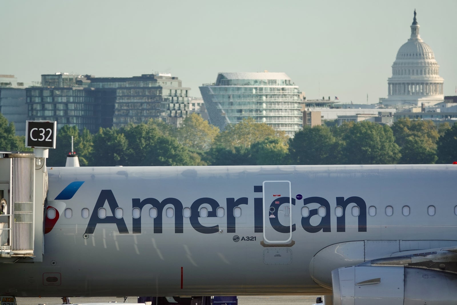 American Airlines DCA Airbus A321 Capitol Building
