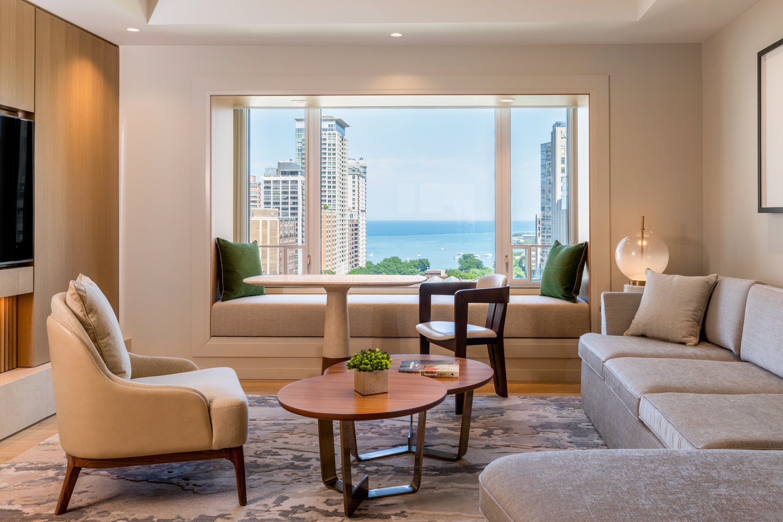 CHIPH_P0660 Suite Living Room Overlooking Lake