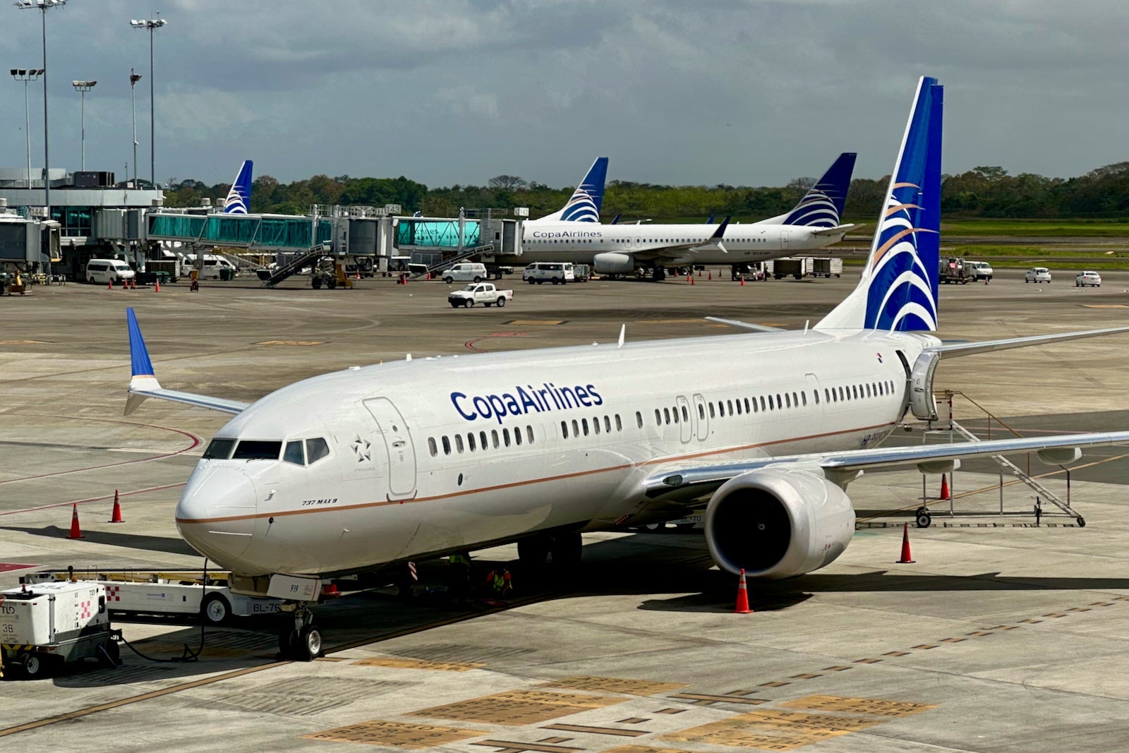 Copa Airlines Panama City Tocumen Airport Club Boeing 737-800 Zach Griff - 10