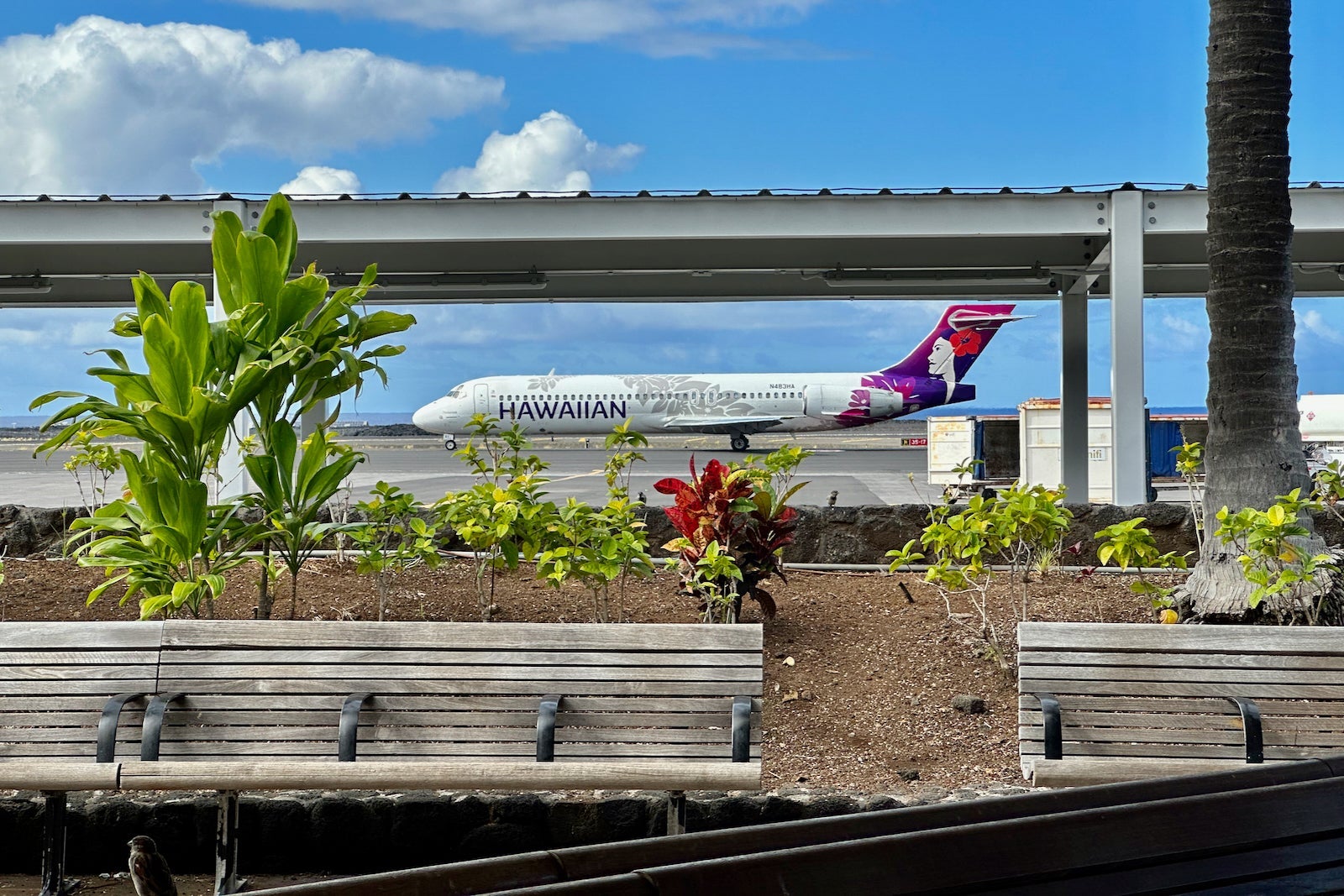 Kona Airport KOA Hawaiian Airlines Boeing 717