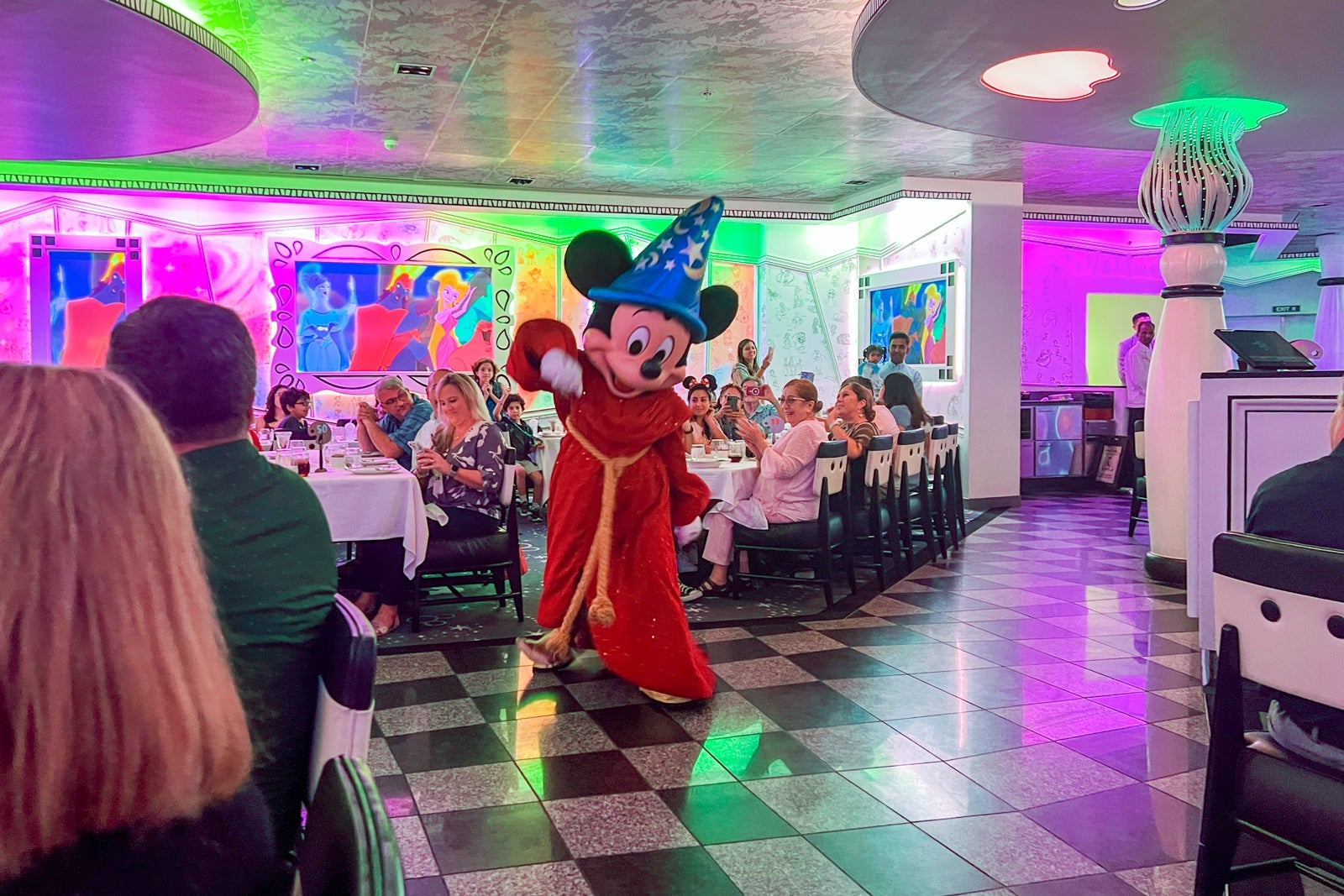 SUMMER HULL/THE POINTS GUY