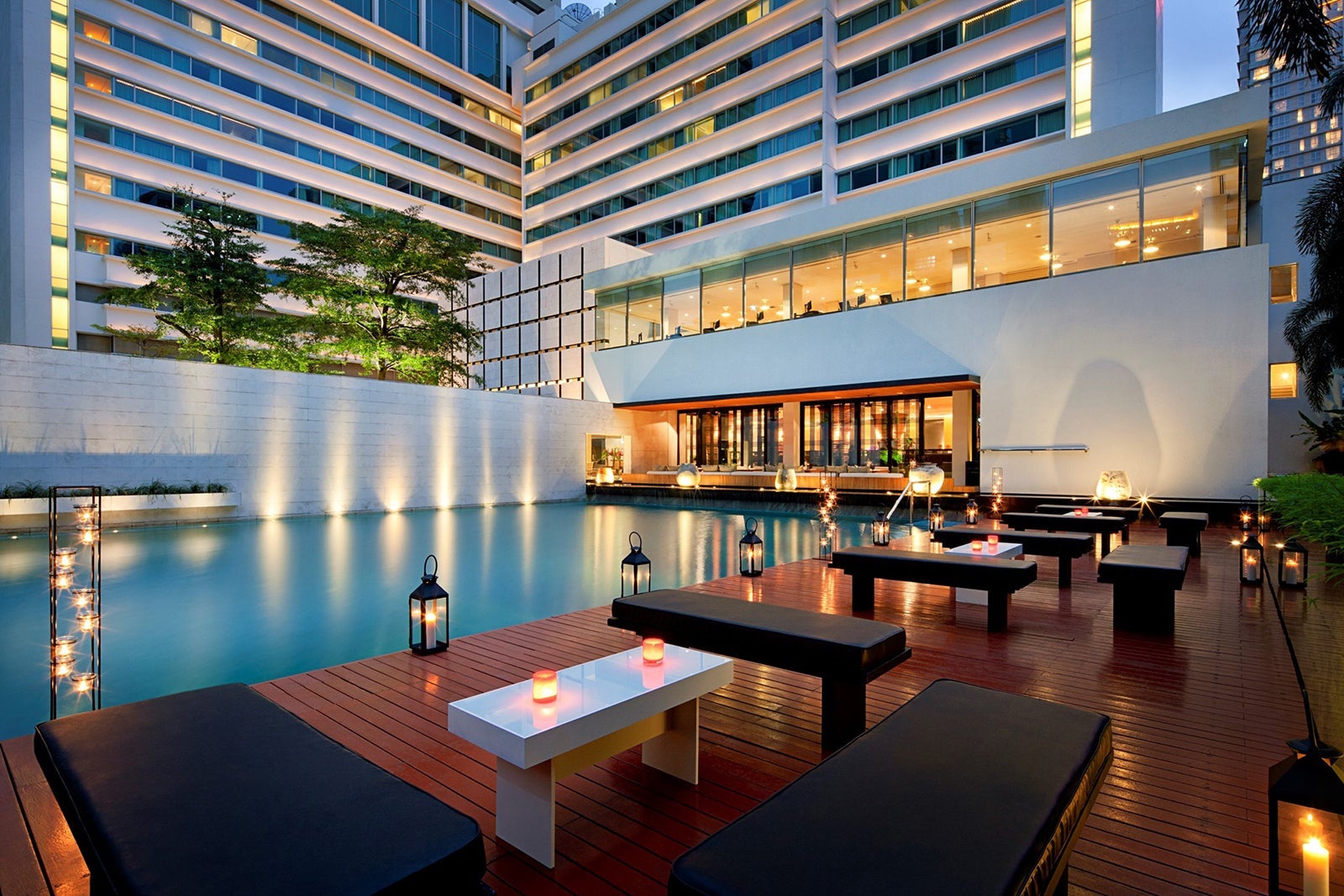 COMO Metropolitan Bangkok_Pool_Facebook