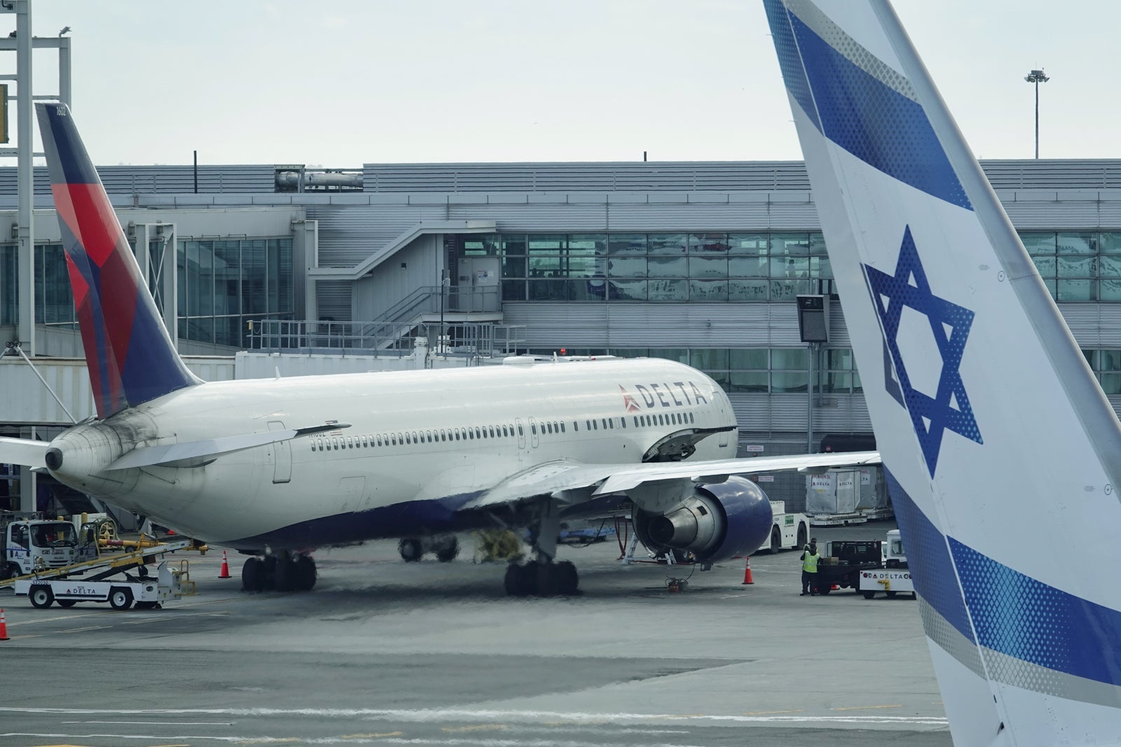 El Al Boeing 787 Dreamliner JFK Delta Boeing 767