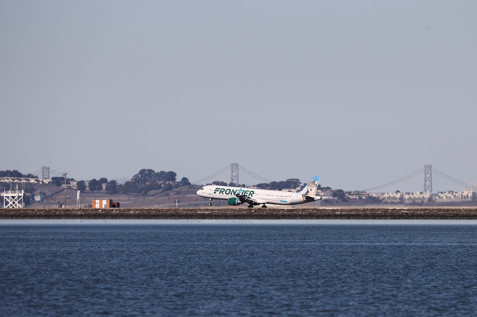 Takeoff and landing planes at San Francisco International Airport (SFO)