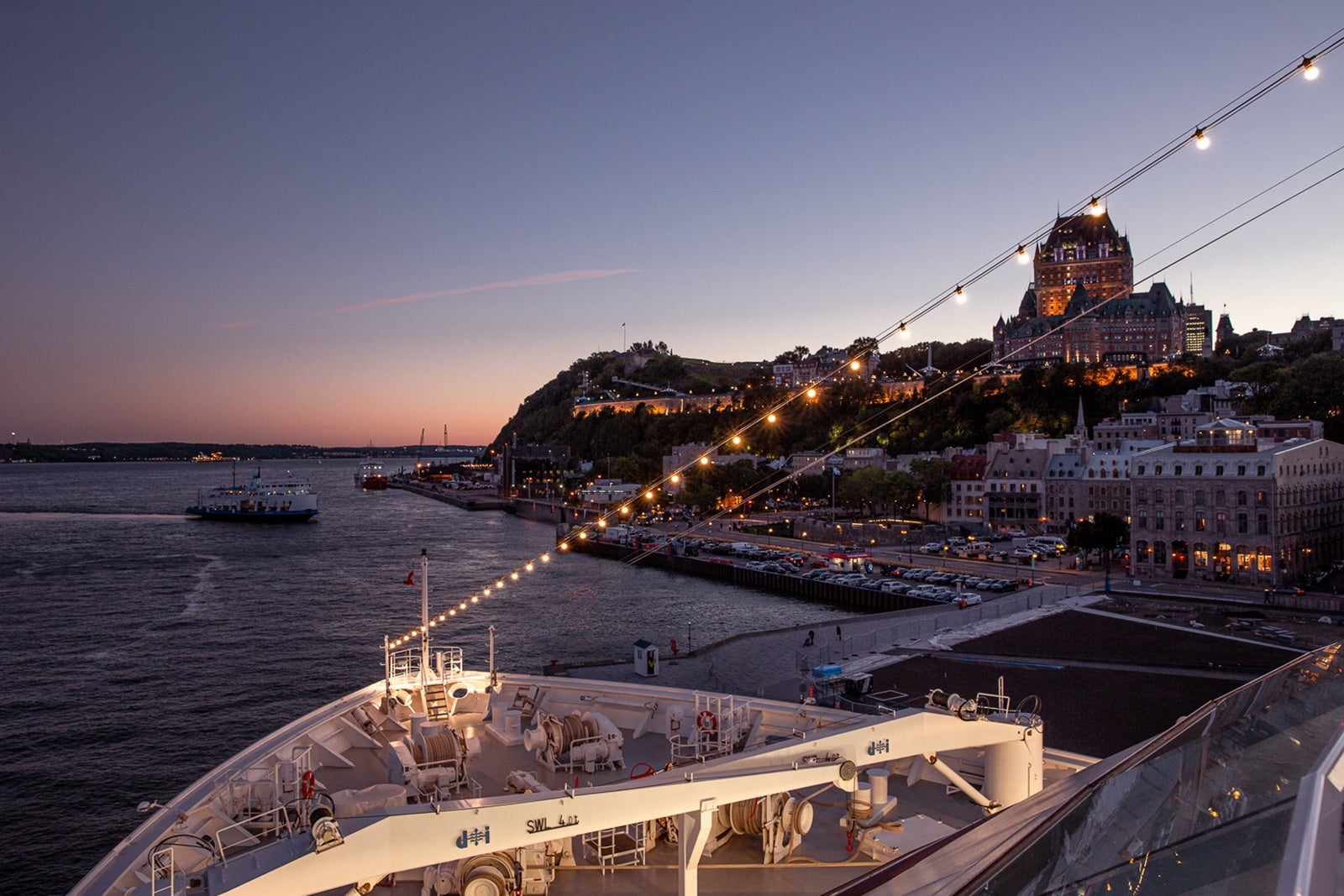 Hapag-Lloyd Cruises_FB_Quebec at night
