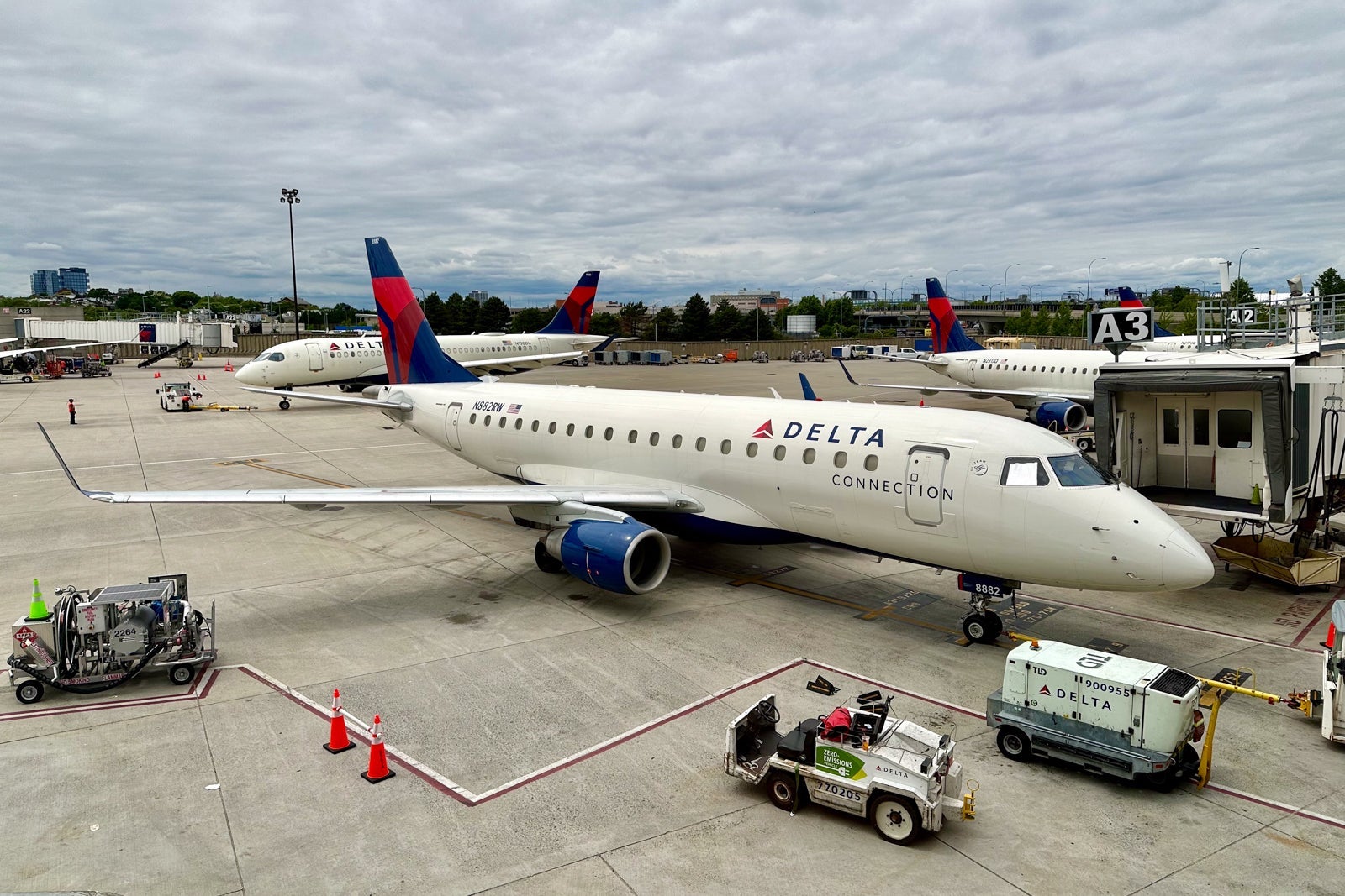 Delta Embraer E175 Boston