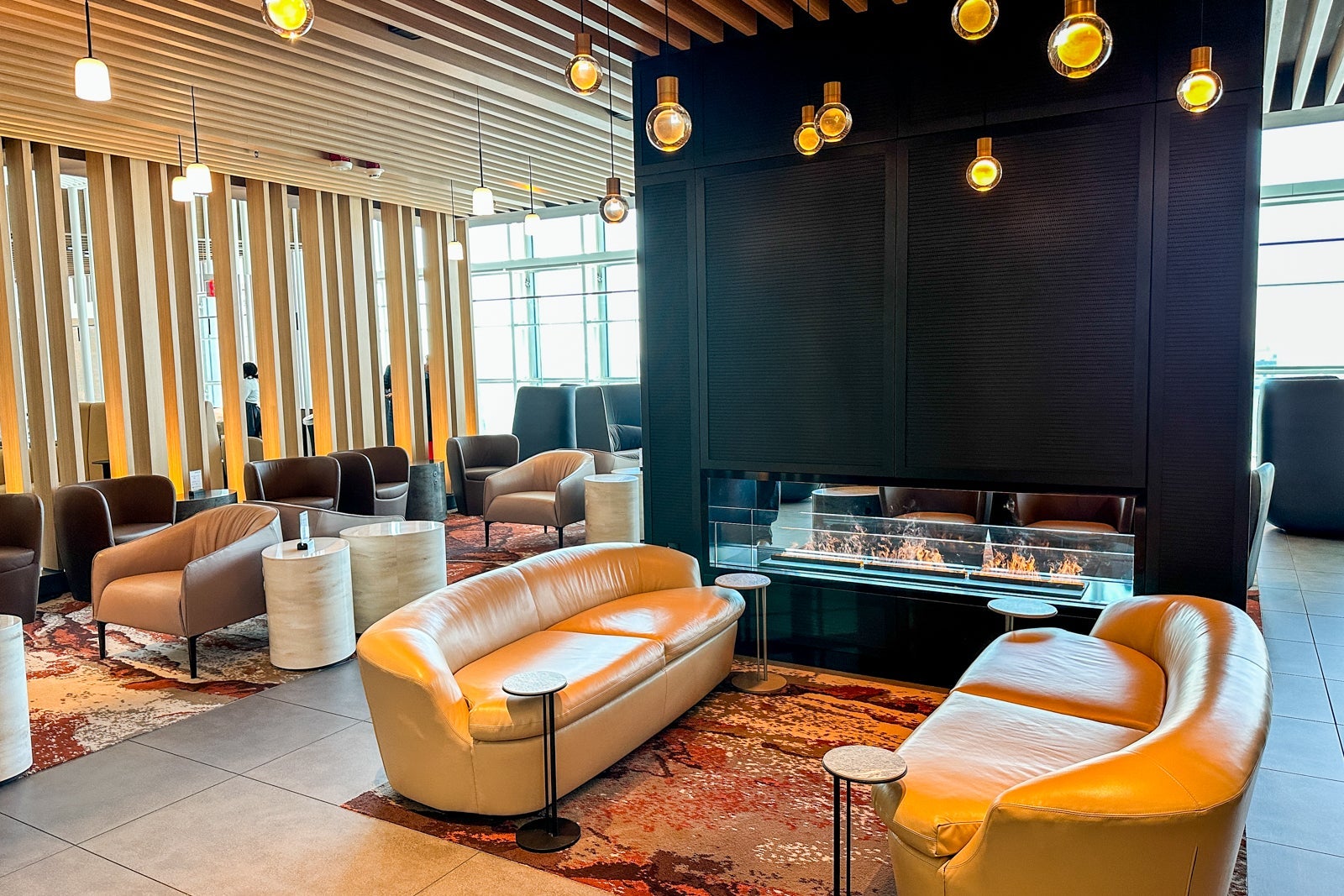 Newark American Lounge