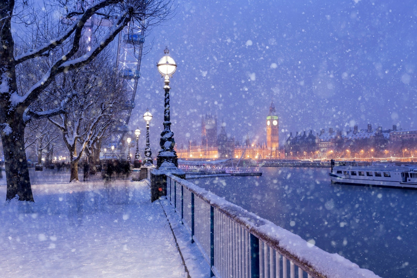 Snowing on Jubilee Gardens in London at dusk