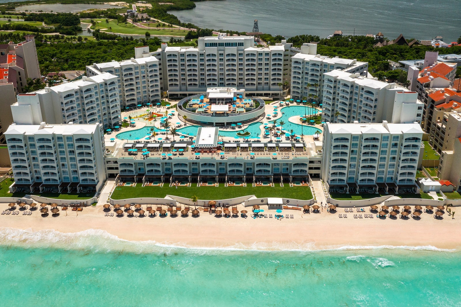 Hilton-Cancun-Mar-Caribe-All-Inclusive-Resort-Exterior