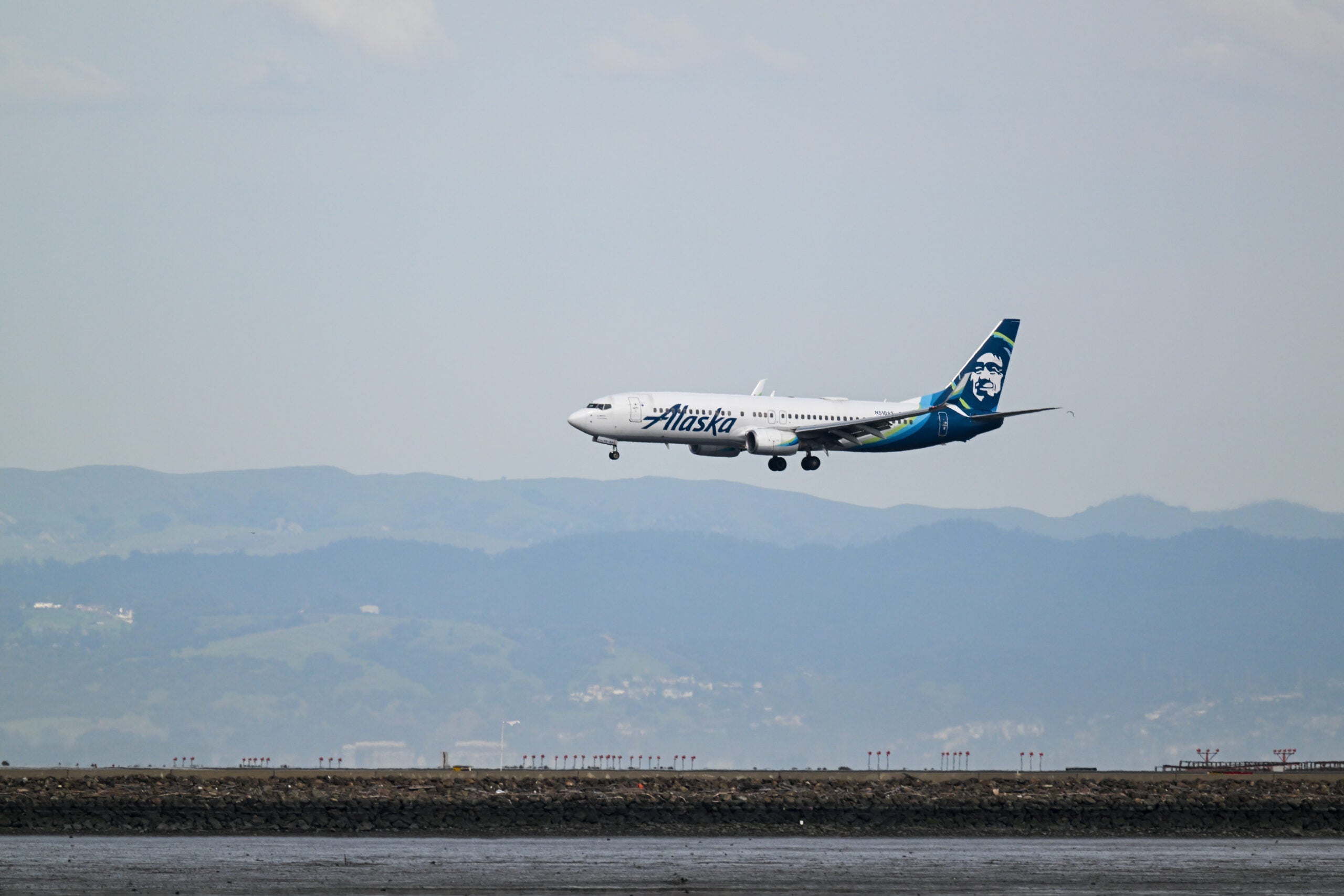 Takeoff and landing planes at San Francisco International Airport (SFO)
