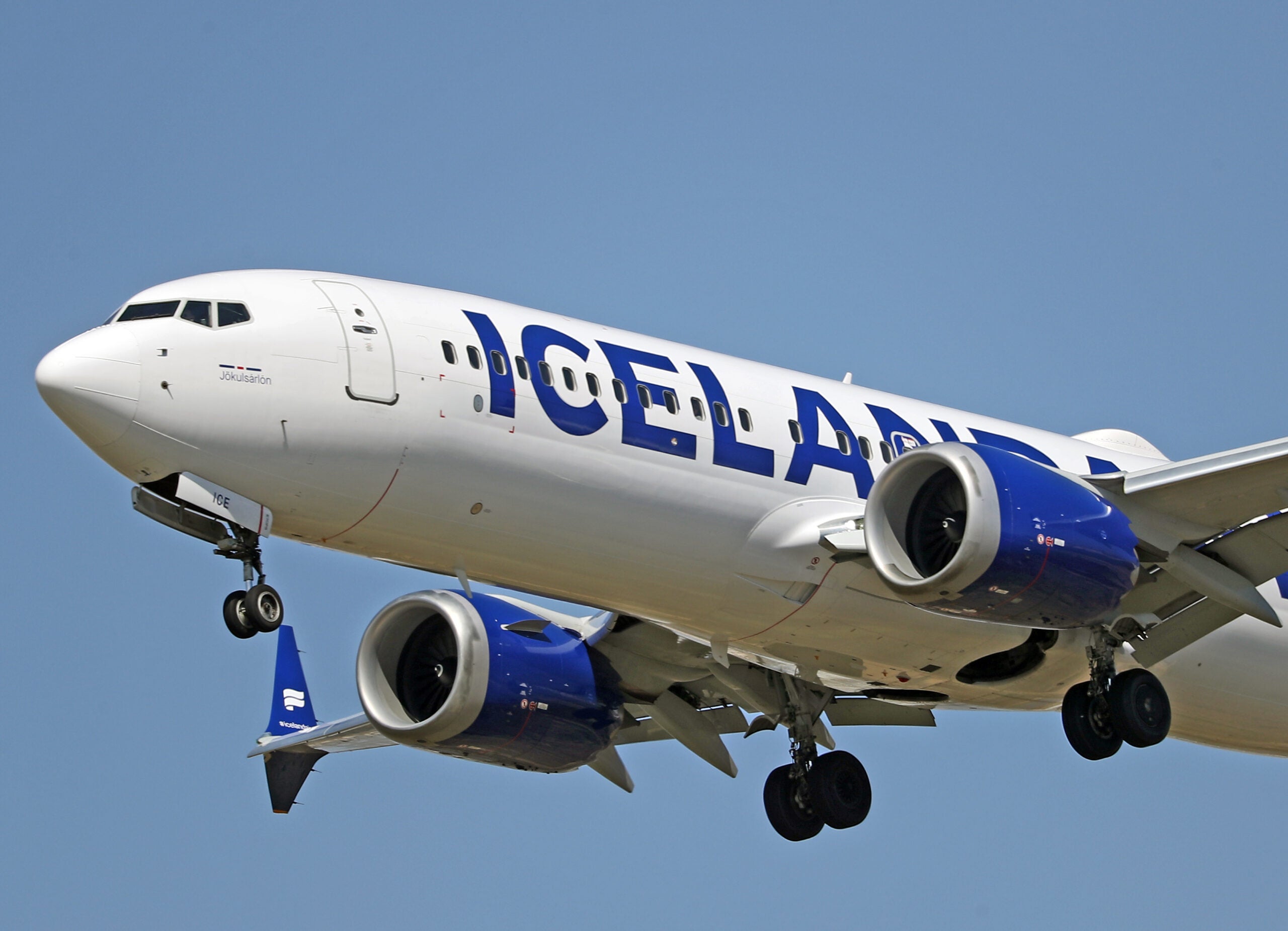 Icelandair flies again to Barcelona and offers flights to the United States