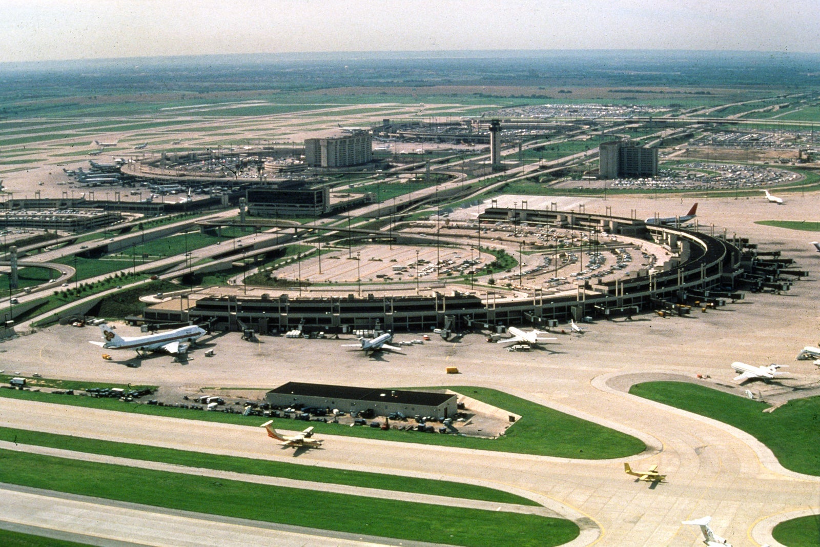 DALLAS FORT WORTH INTERNATIONAL AIRPORT