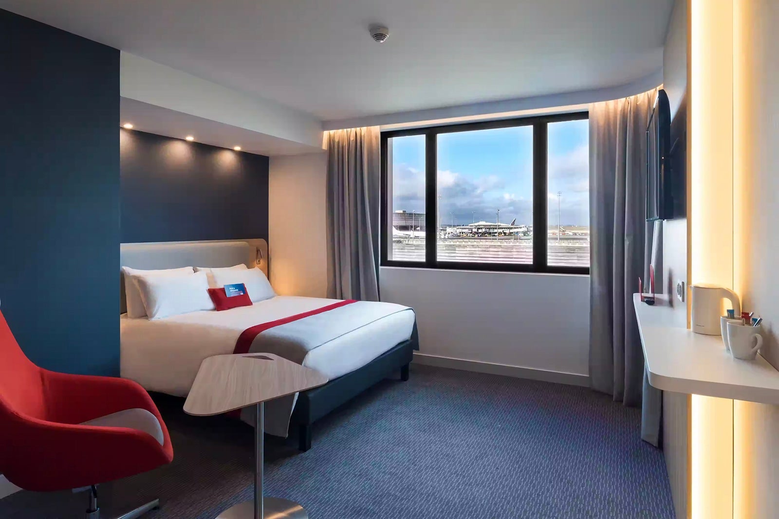 holiday-inn-express-roissy-en-france_IHG copy