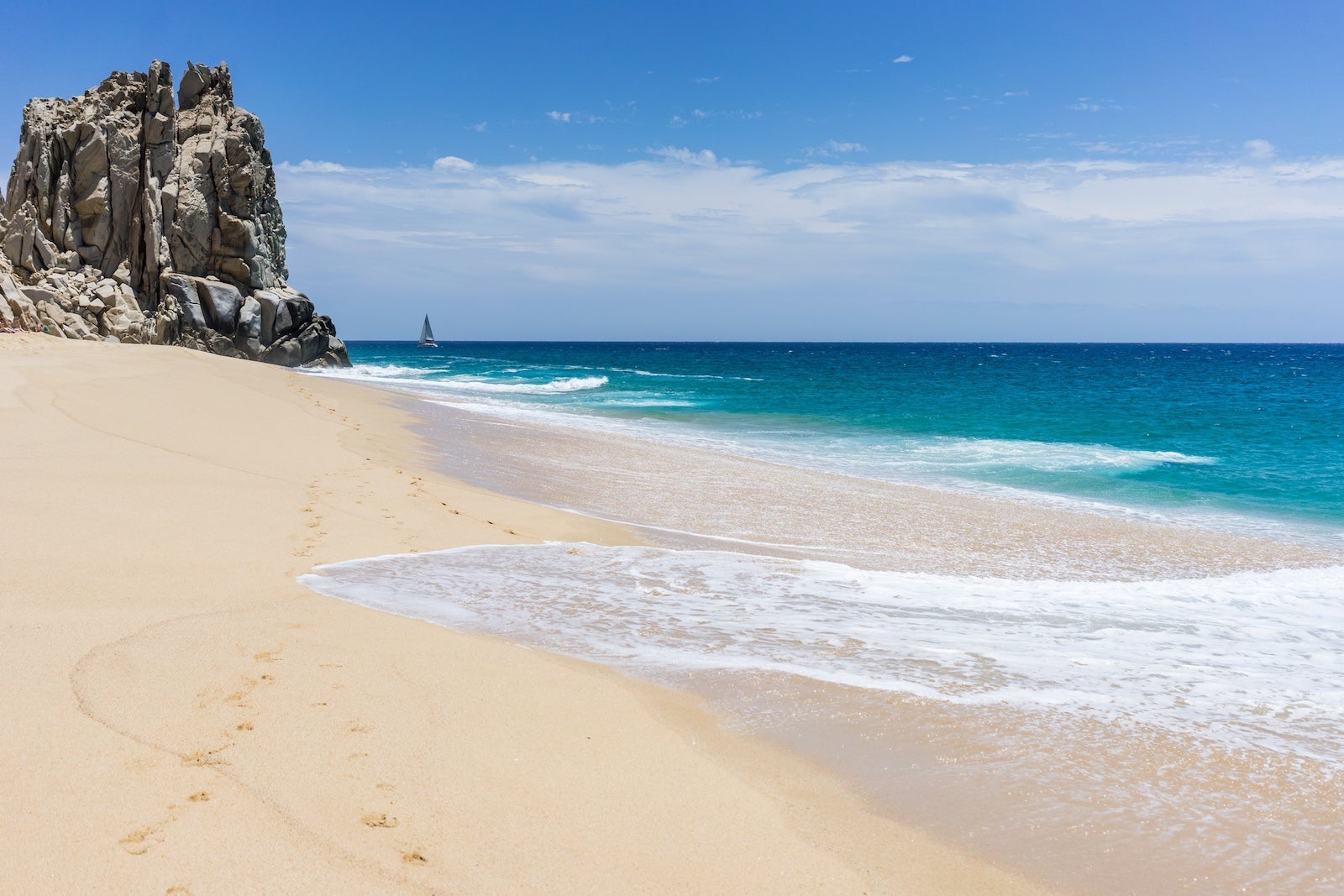 Rock formations and white sandy beach around the Arch in Cabo San Lucas, Mexico.