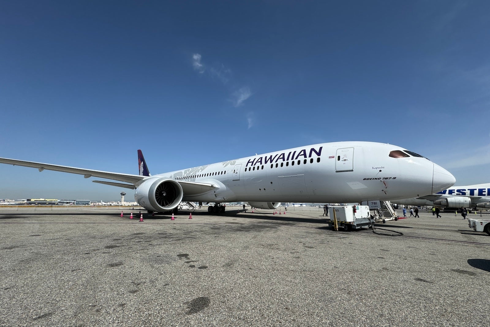 Hawaiian_Airlines_Boeing_787_ERosen_Ext2
