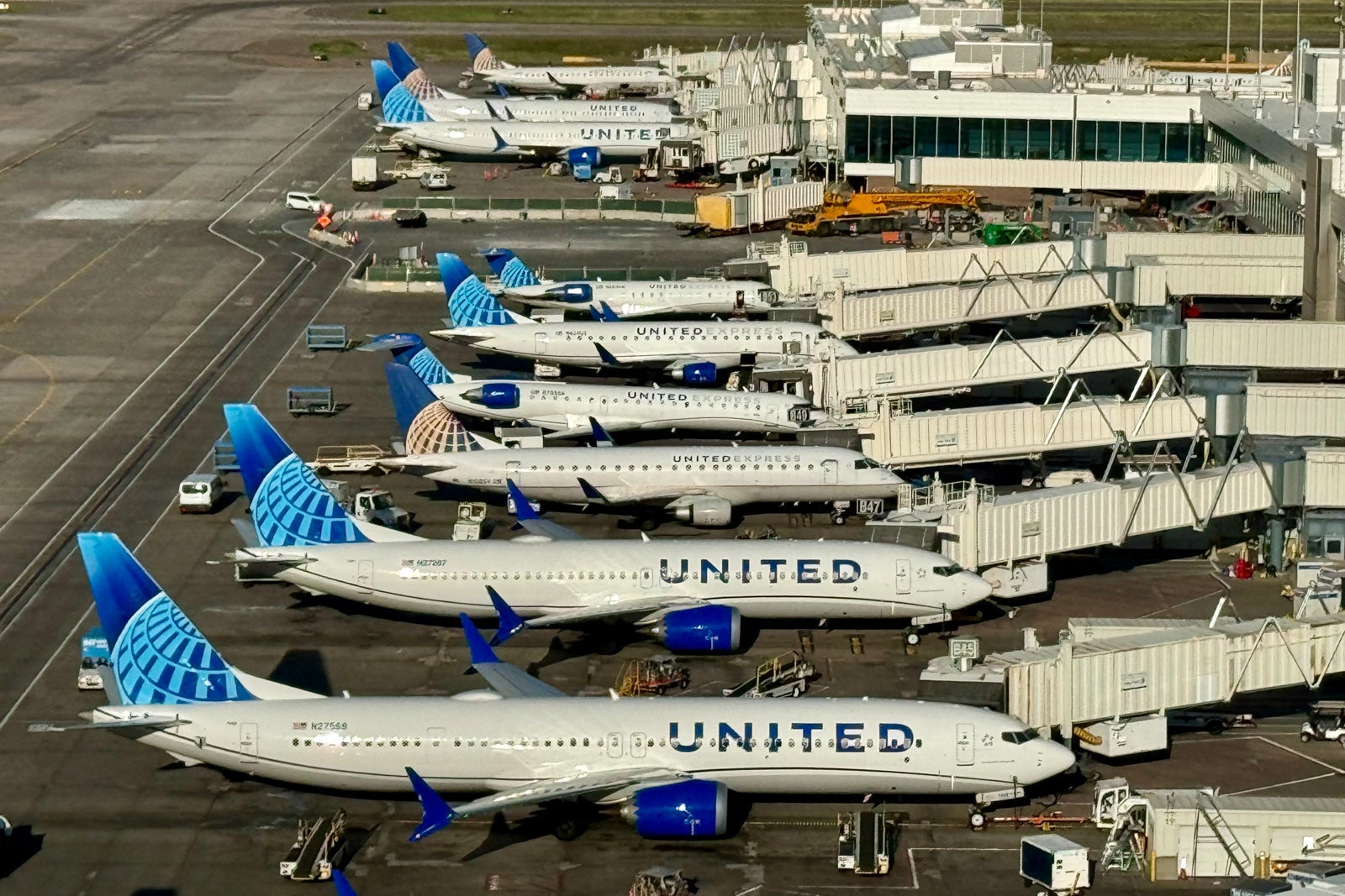 United Planes Denver Ramp Boeing 737 Express