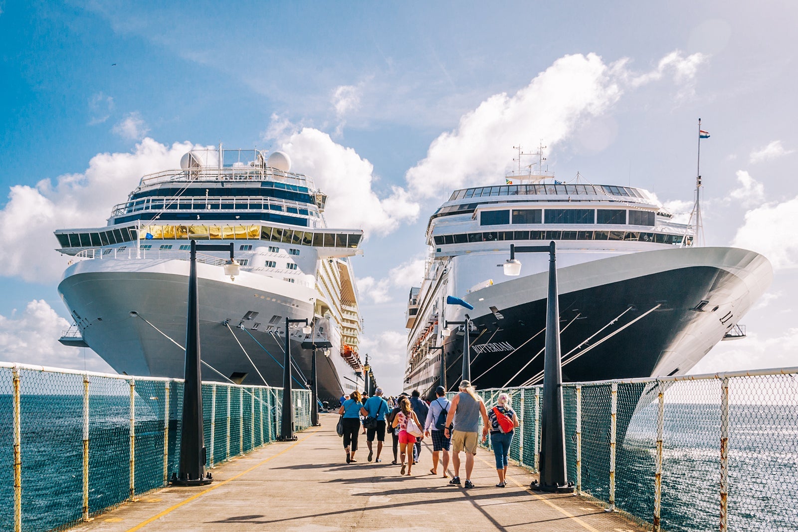 Cruise passengers return to cruise ships